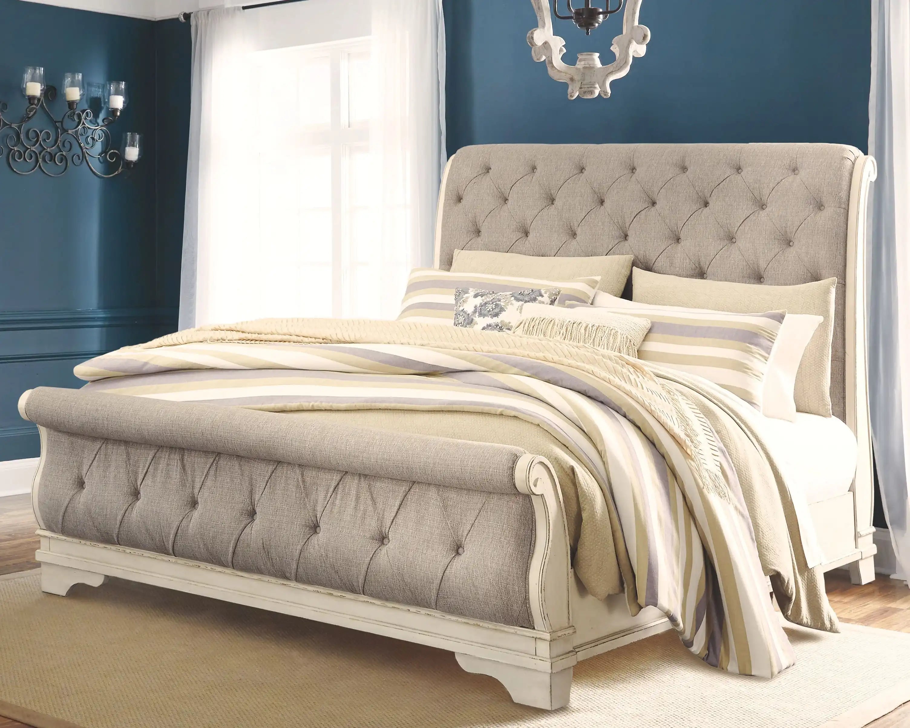 Realyn - Upholstered Sleigh Bed - Best Buy Furniture