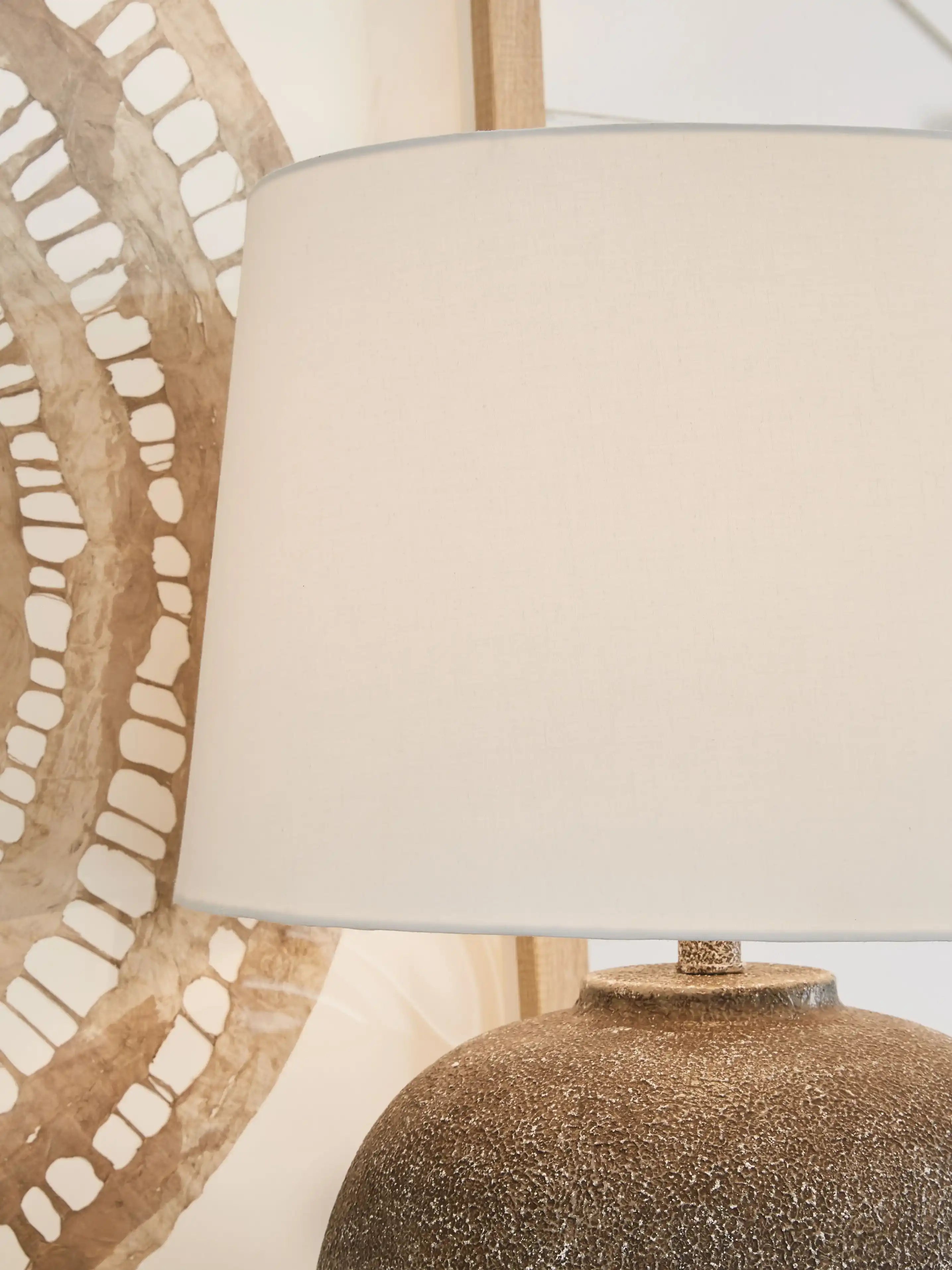 Neavesboro - Metal Table Lamp - Antique Brown / White - Best Buy Furniture