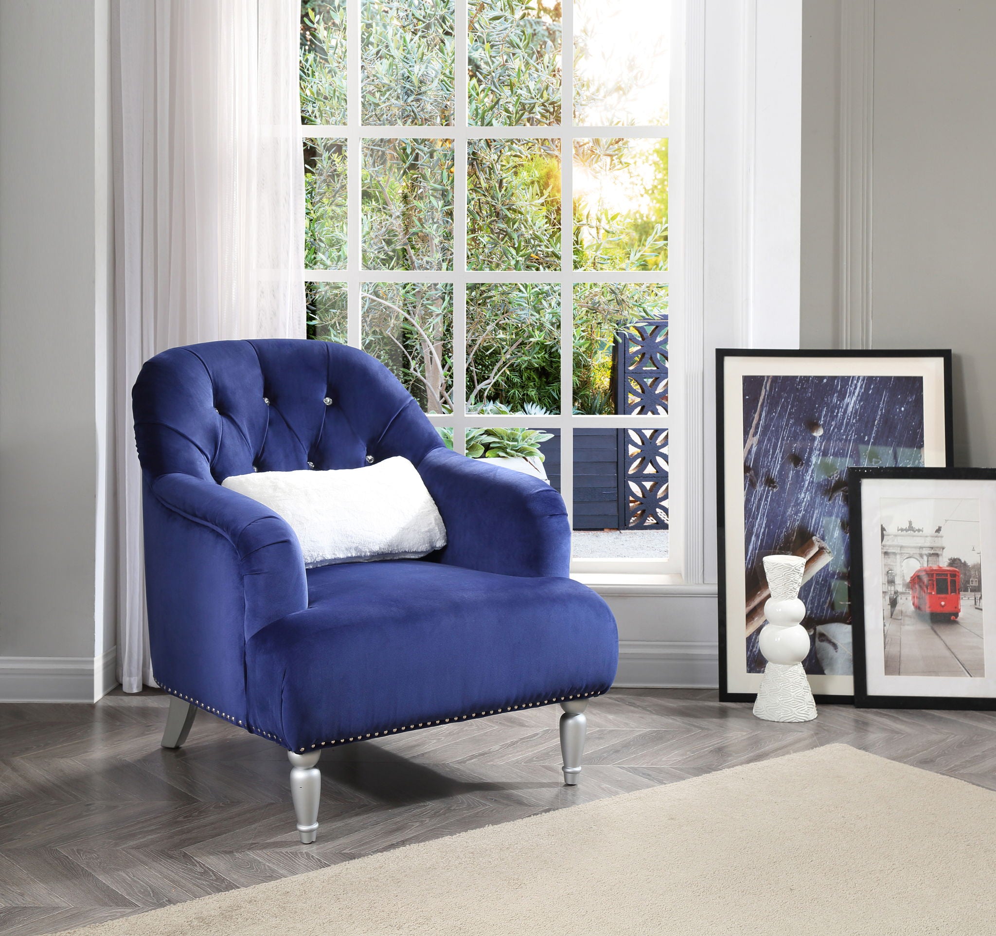 Elegant Traditional Armchair - Best Buy Furniture