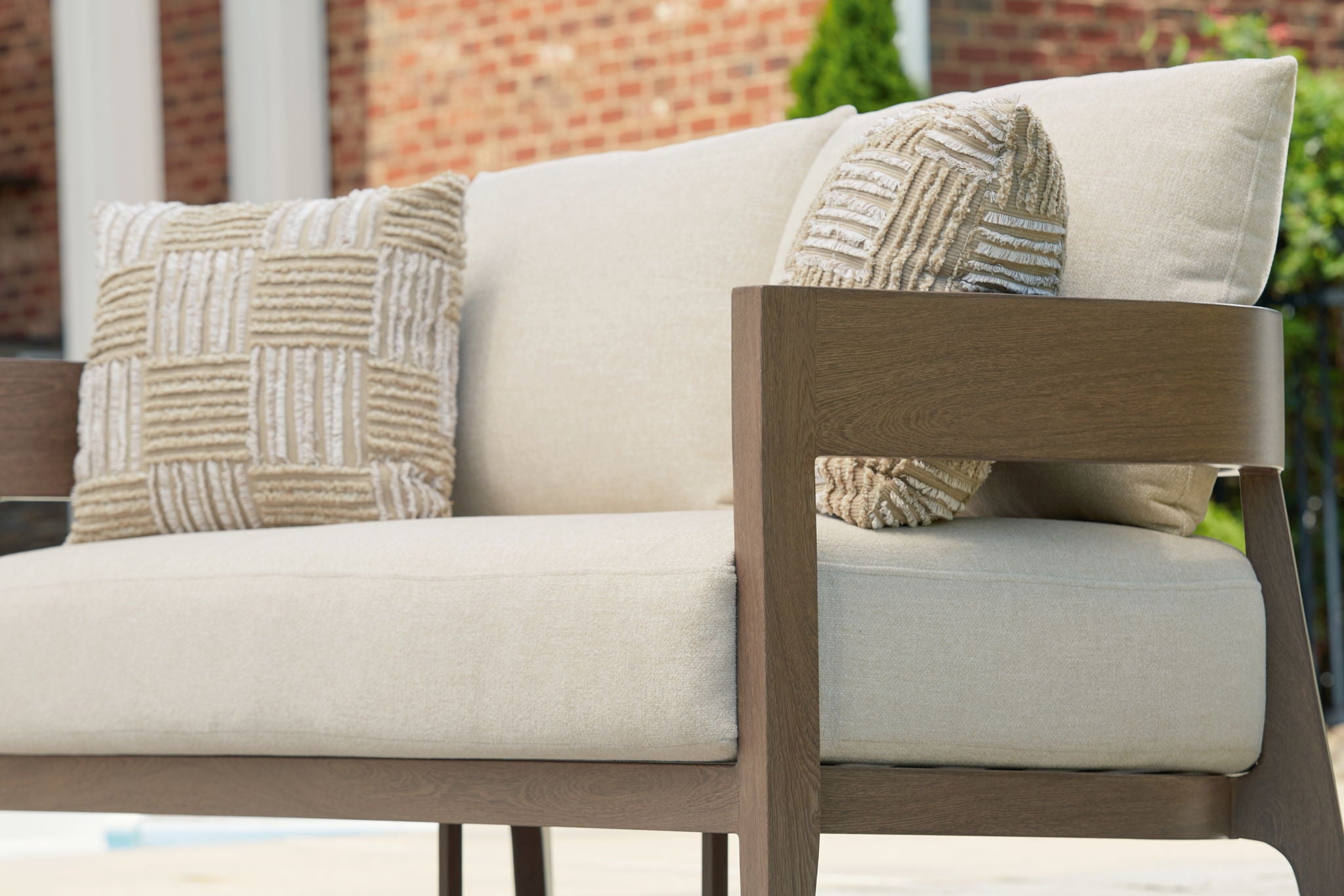 Serene Bay - Loveseat With Cushion - Dark Brown / White - Best Buy Furniture