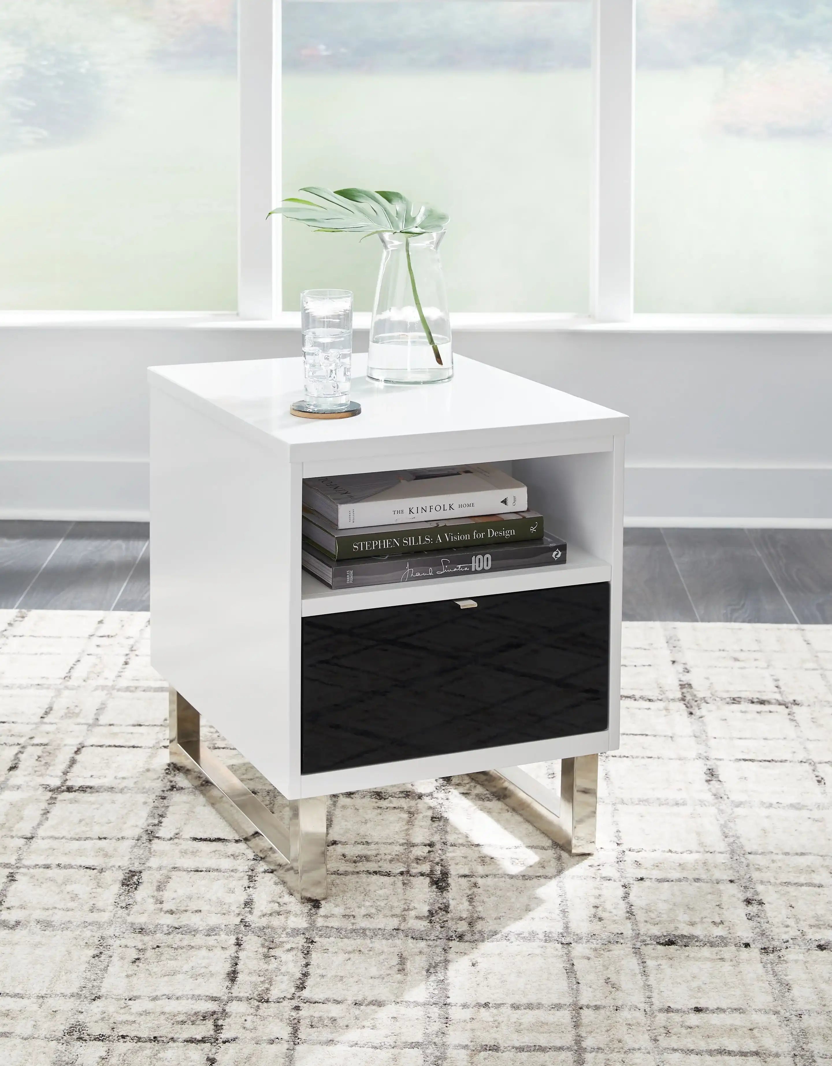 Gardoni - Chair Side End Table - White / Black - Best Buy Furniture