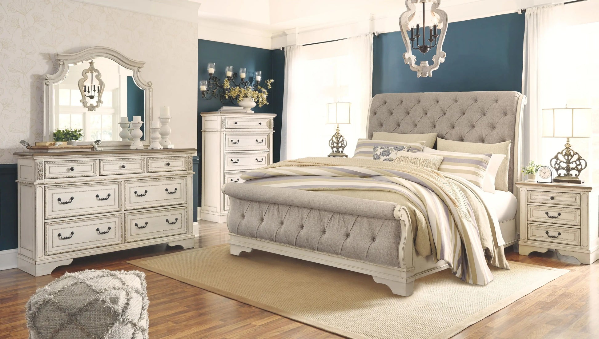 Realyn - Upholstered Sleigh Bed - Best Buy Furniture
