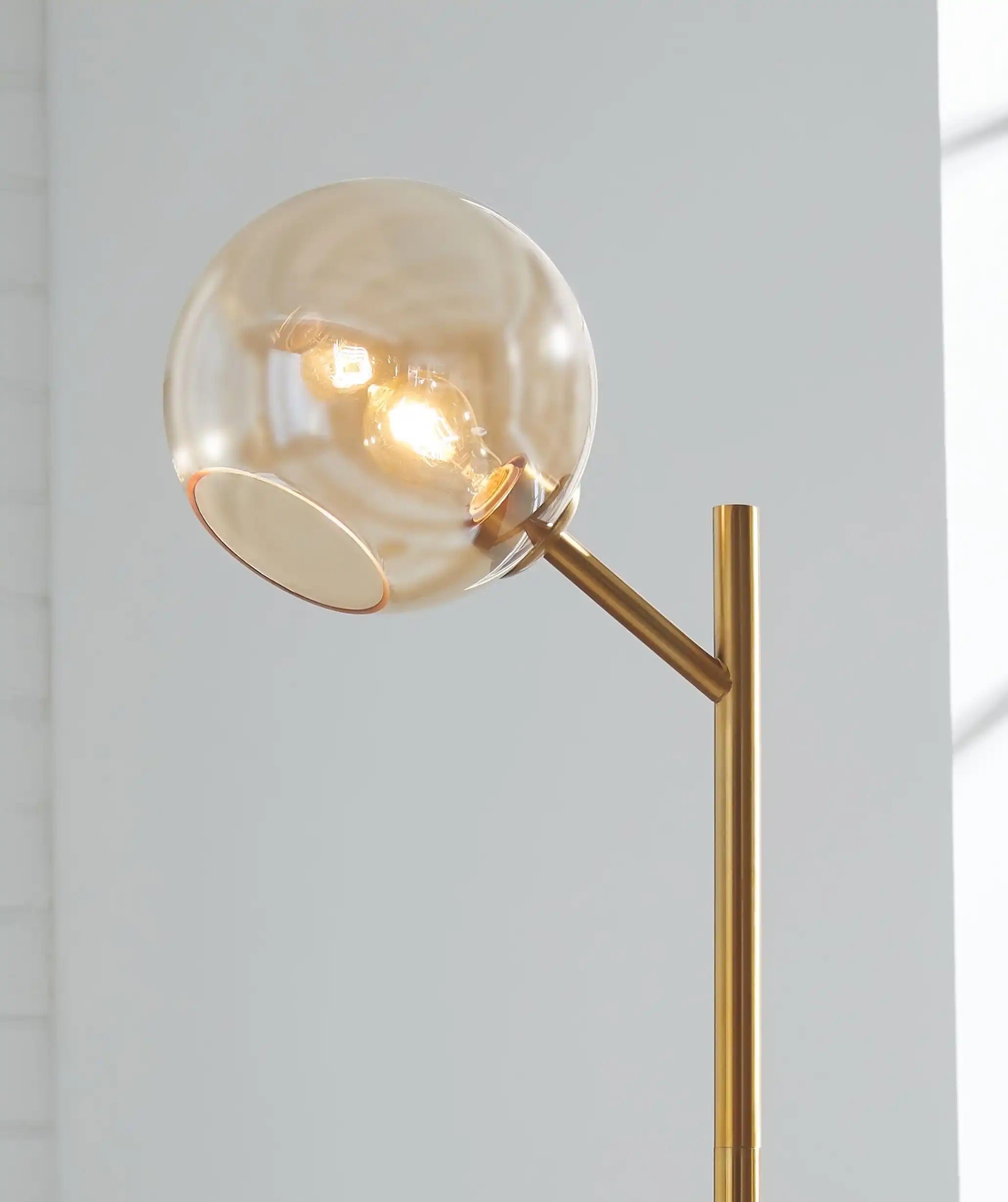 Abanson - Metal Lamp - Best Buy Furniture
