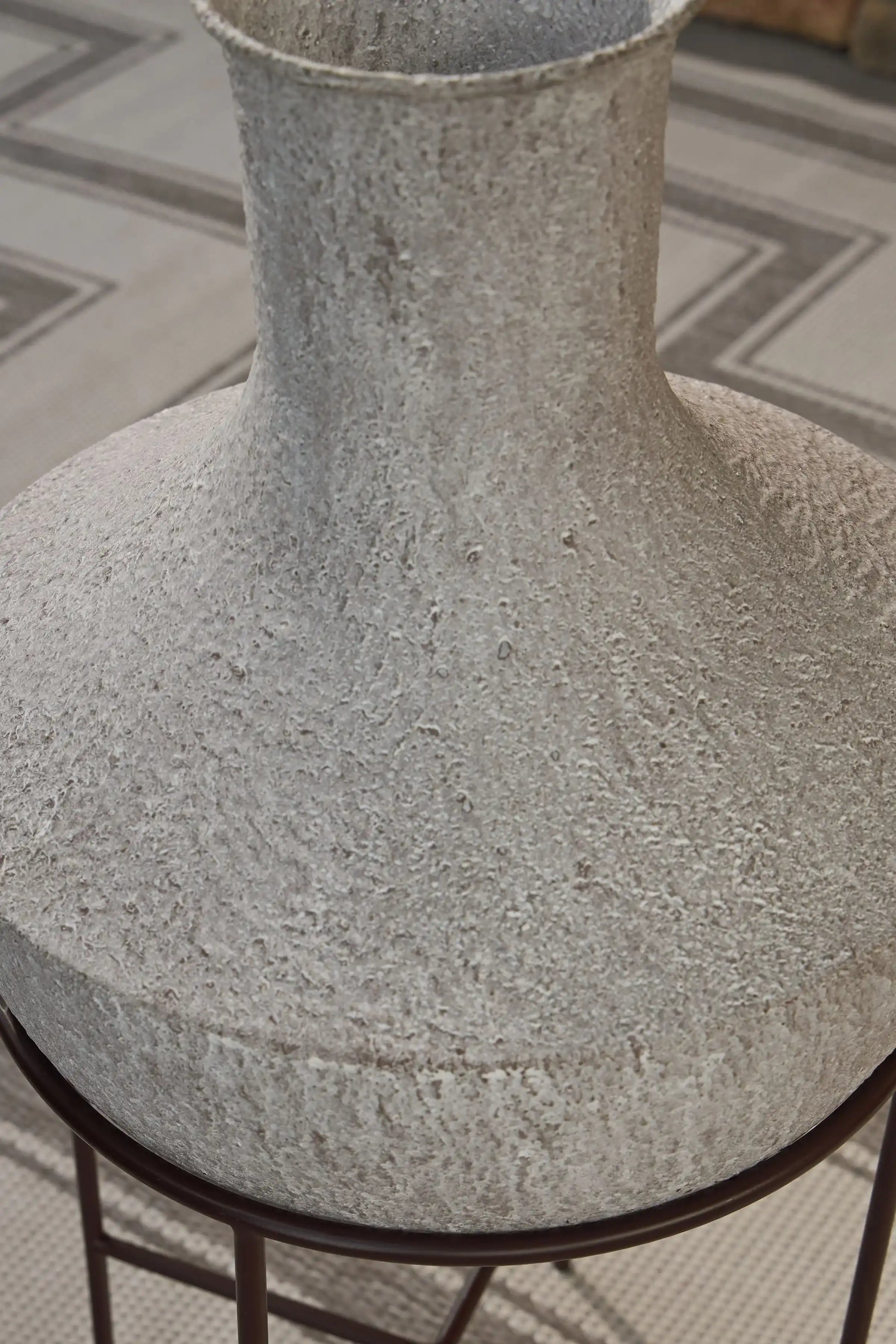 Estonbank - Vase - Best Buy Furniture