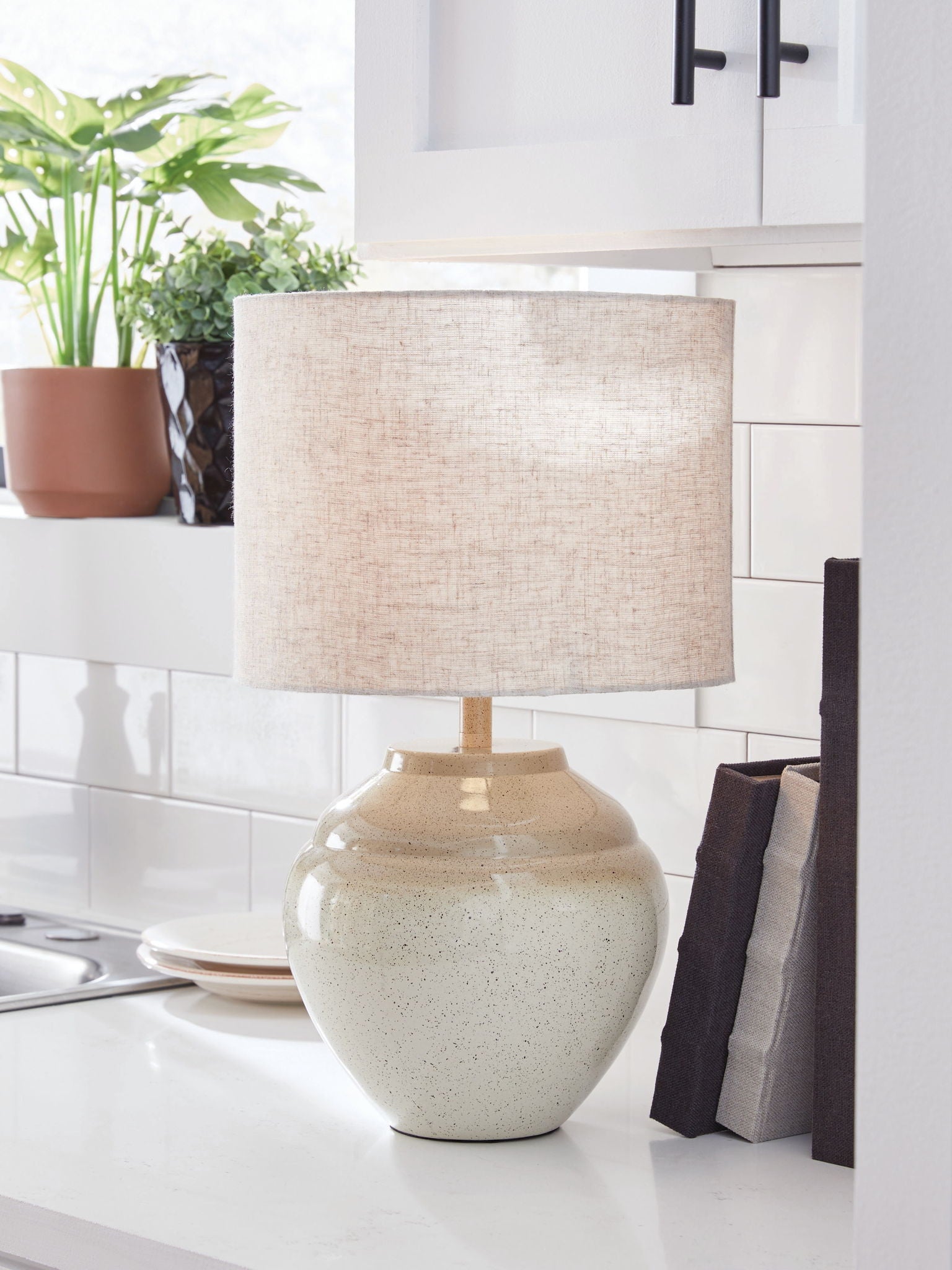 Waldish - Metal Table Lamp - Cream / Beige - Best Buy Furniture