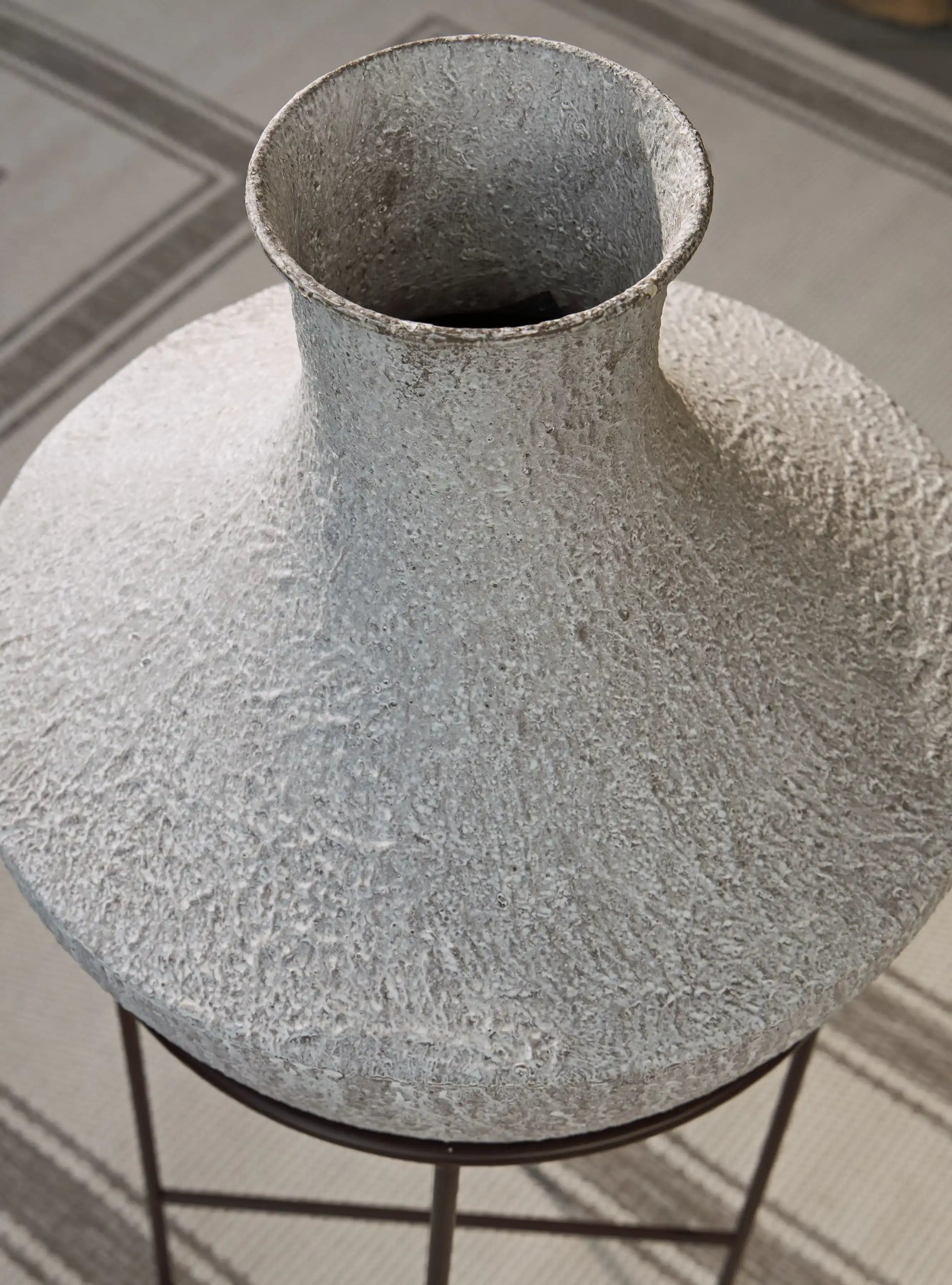 Estonbank - Vase - Best Buy Furniture