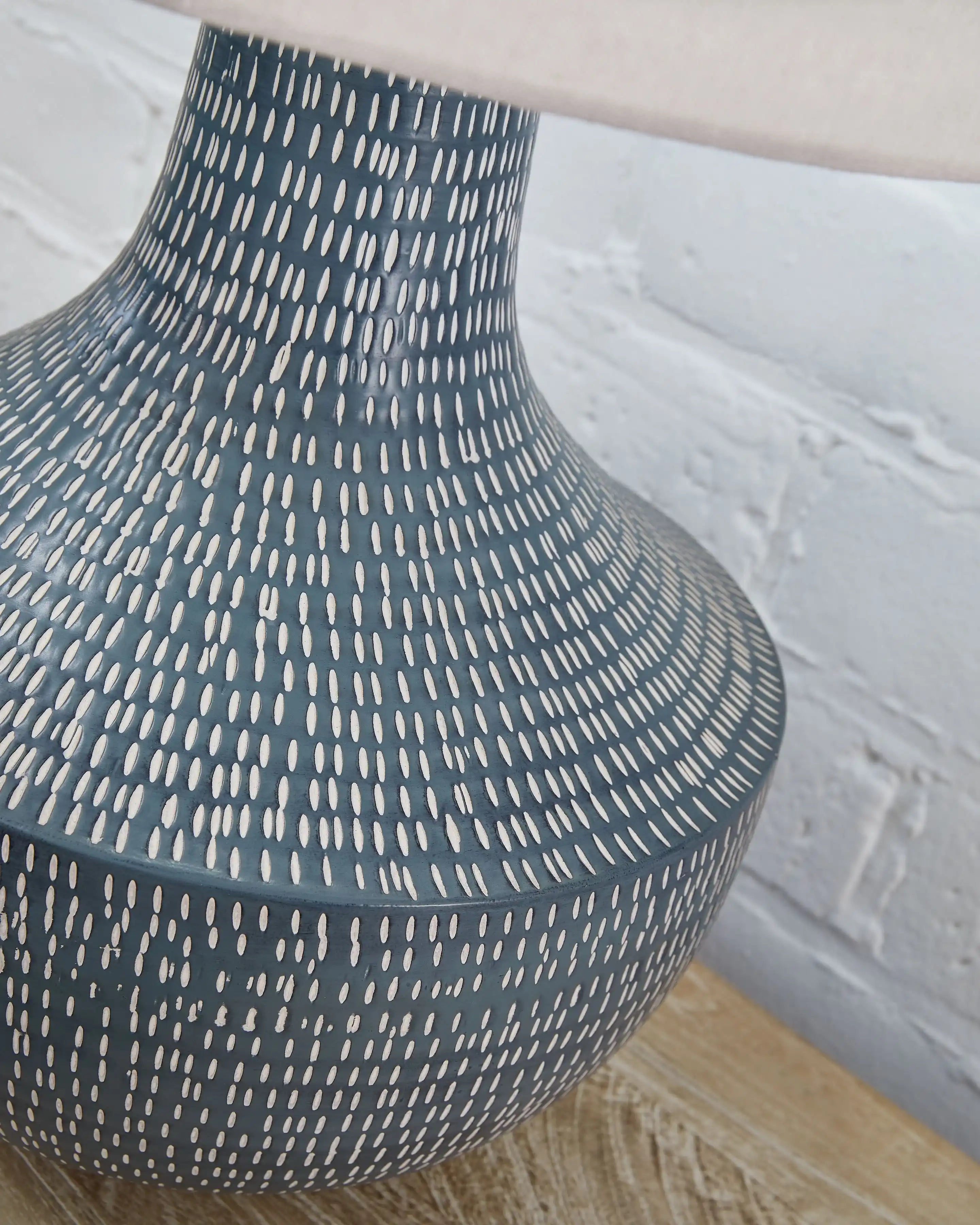 Schylarmont - Metal Table Lamp - Antique Gray / White - Best Buy Furniture