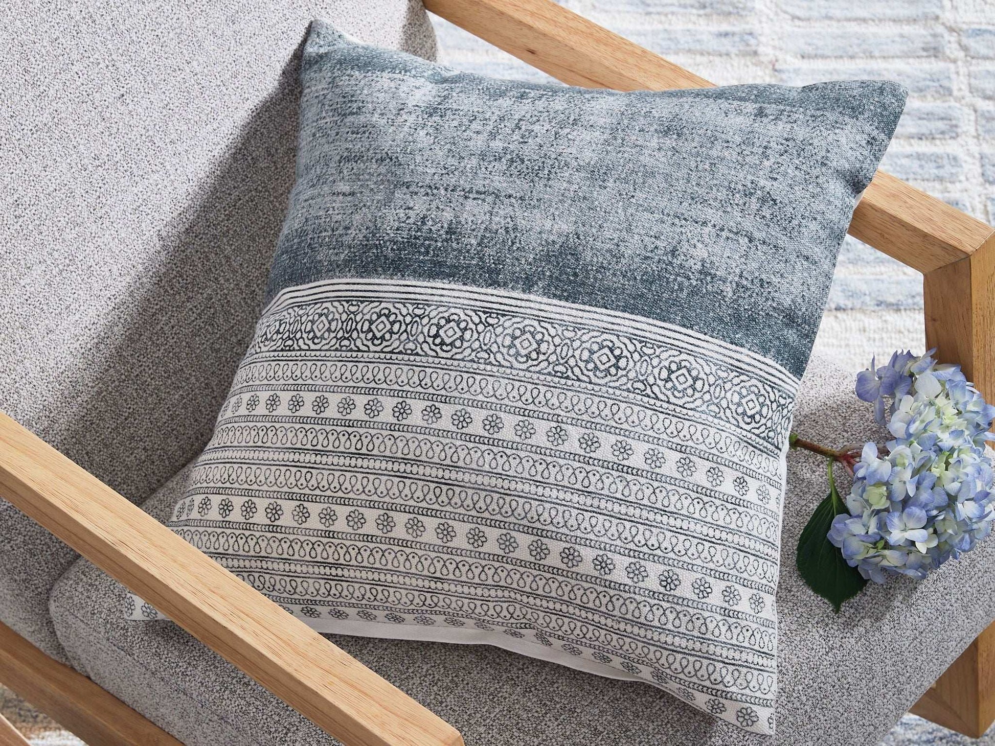 Harperville - Pillow - Best Buy Furniture