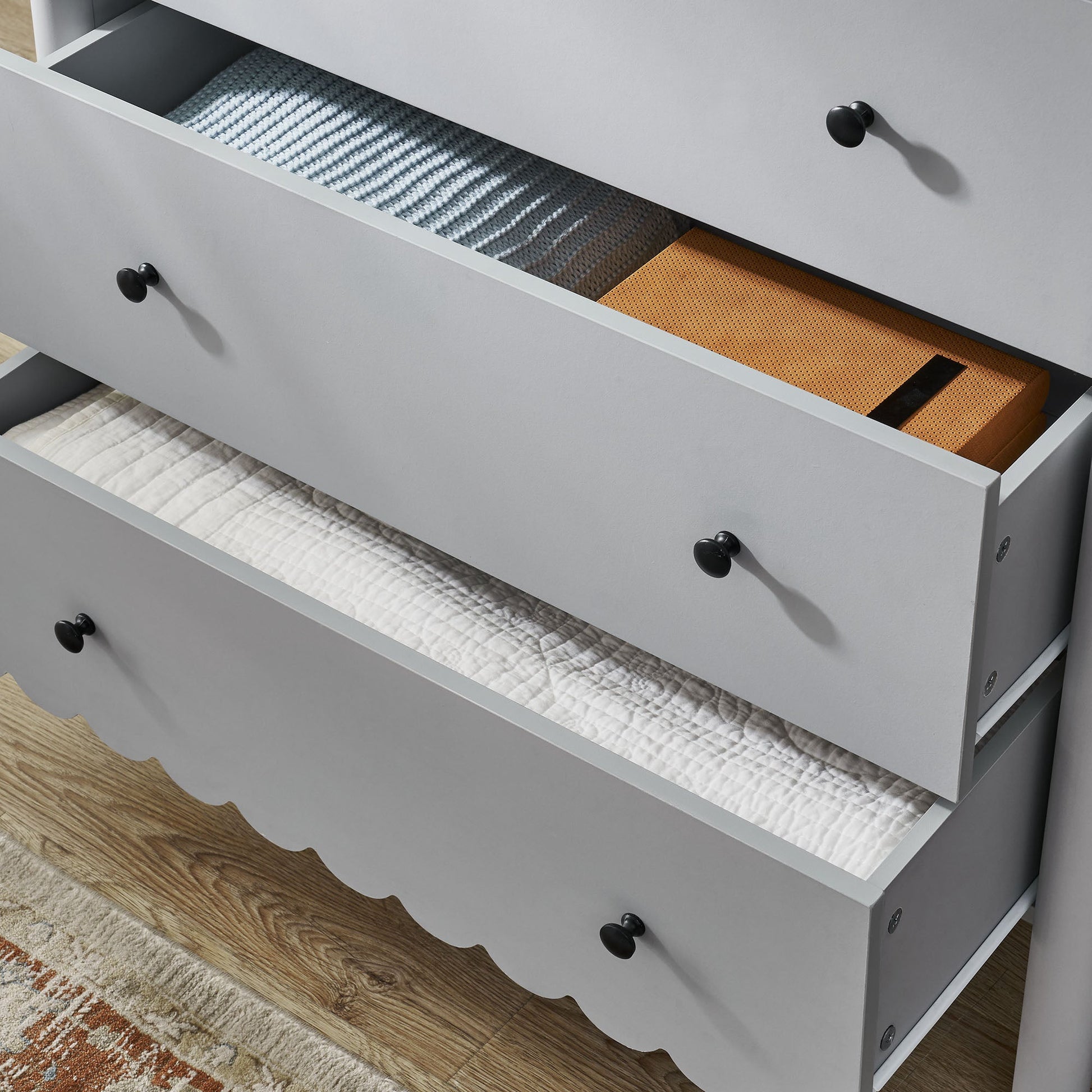 Emmeline Scalloped 5-Drawer Chest - Best Buy Furniture