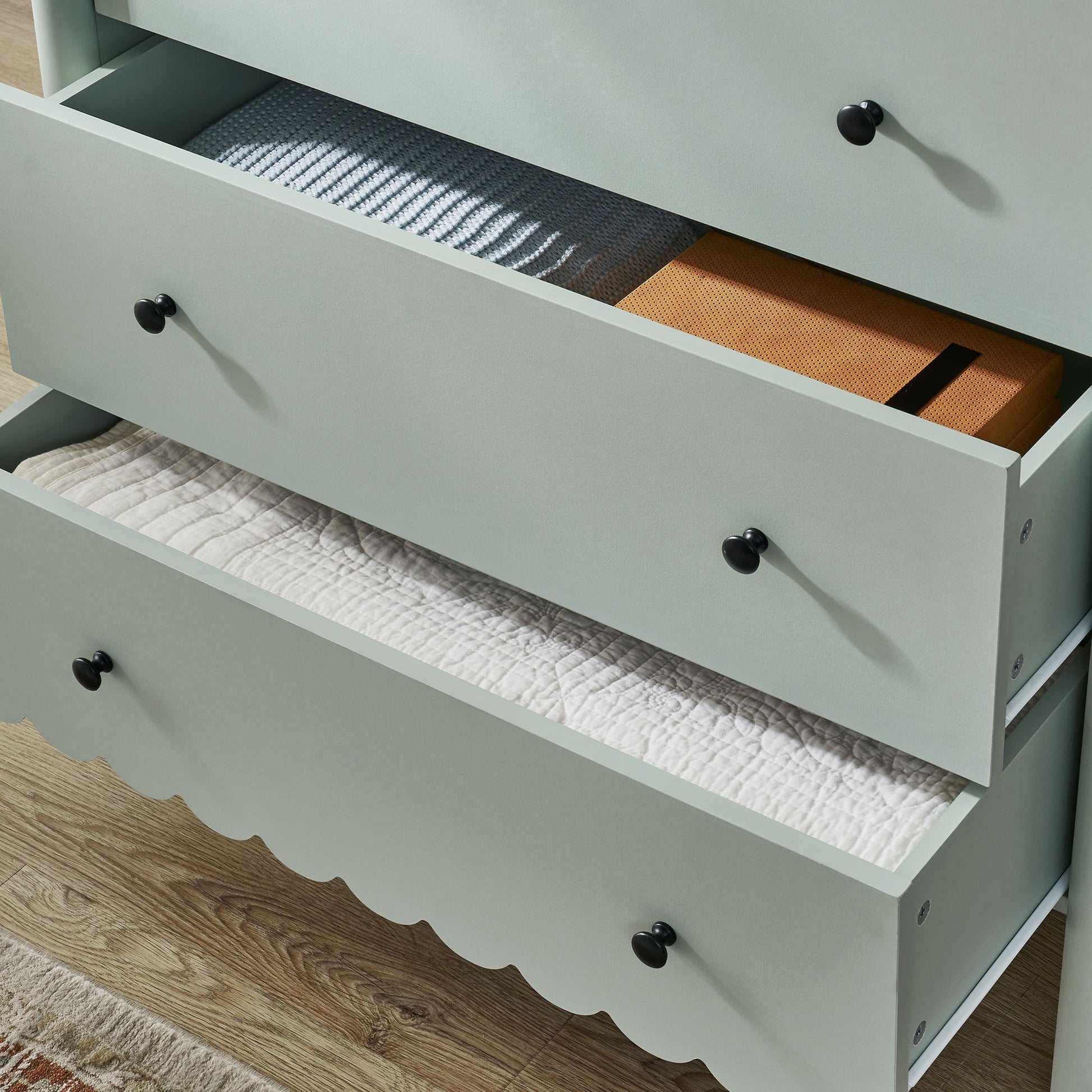 Emmeline Scalloped 5-Drawer Chest - Best Buy Furniture