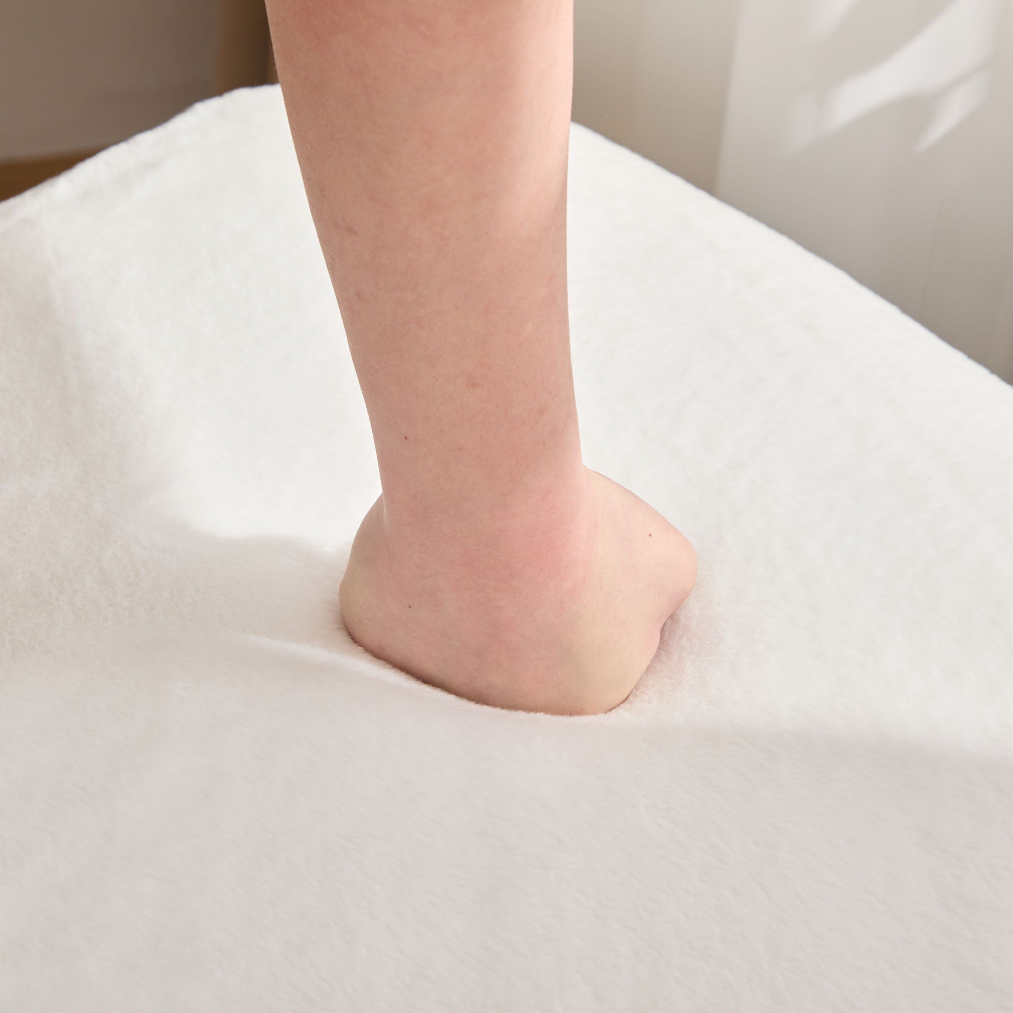 Upholstered Storage Ottoman Set With Reversible Lid - Best Buy Furniture