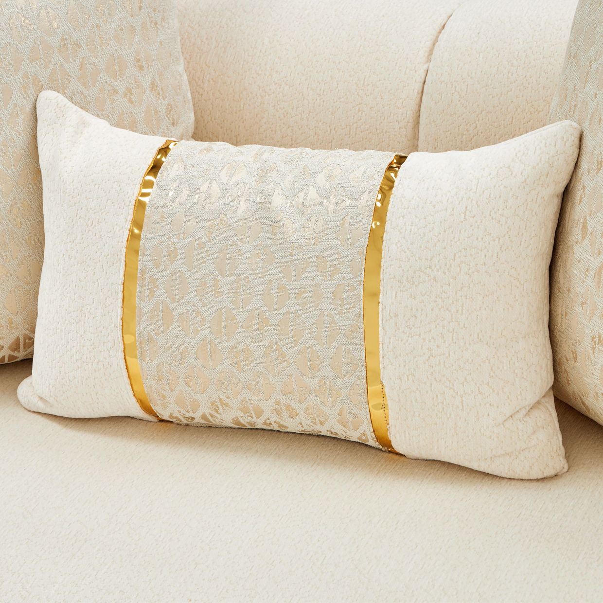 Sassani - Loveseat - Crepe / Gold - Best Buy Furniture
