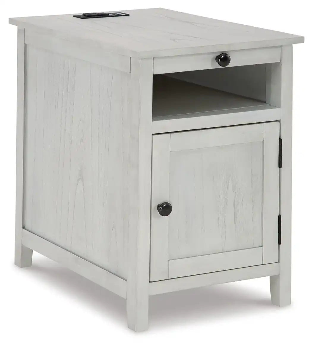 Treytown - Chair Side End Table - Best Buy Furniture