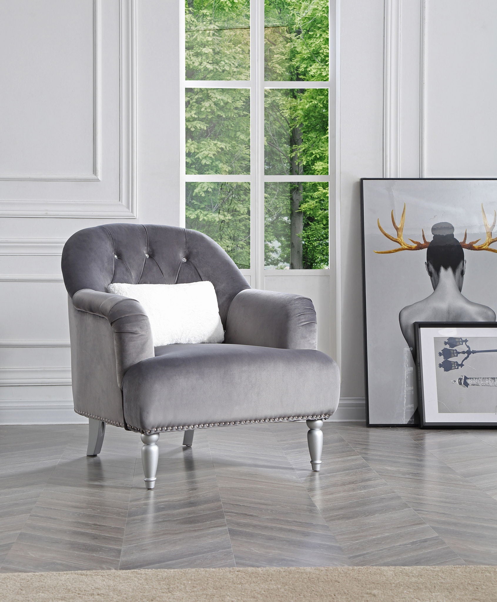 Elegant Traditional Armchair - Best Buy Furniture