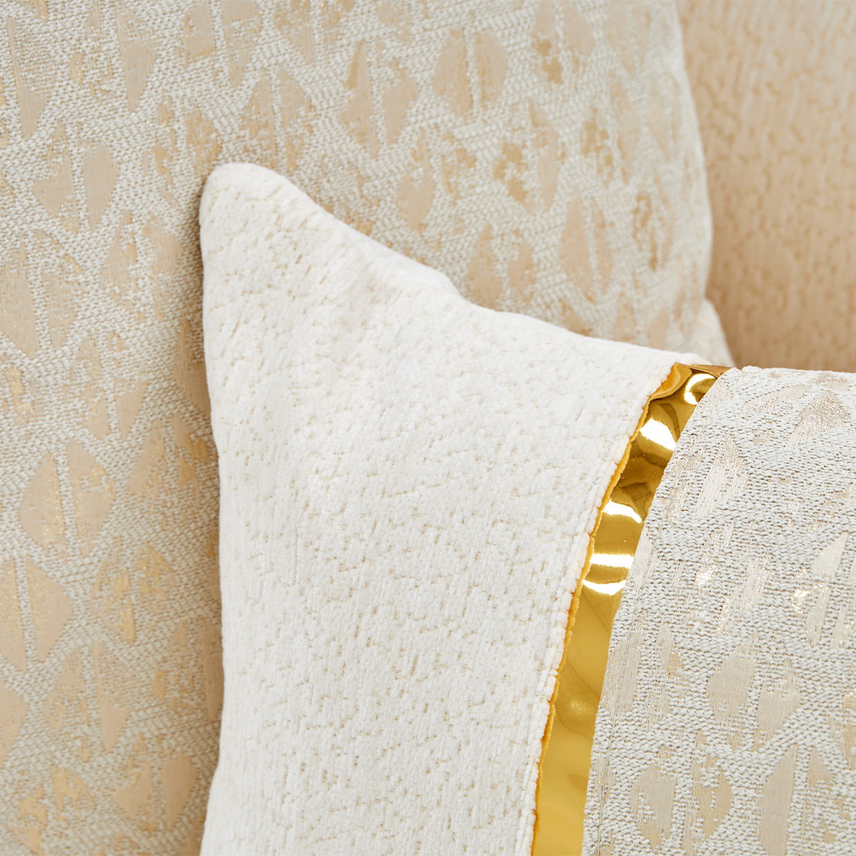 Sassani - Loveseat - Crepe / Gold - Best Buy Furniture