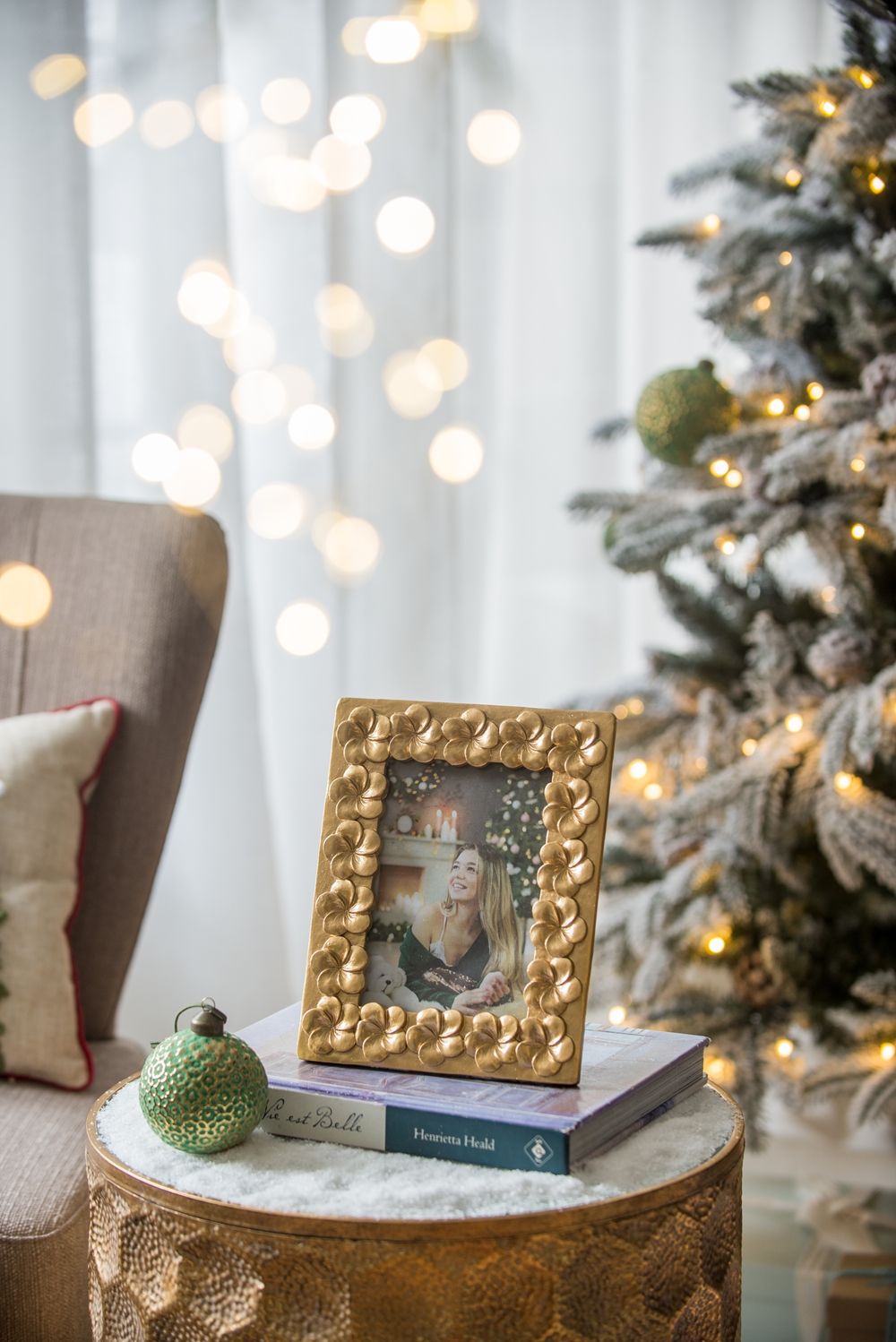 Vintage Photo Frame & Flower Design - Best Buy Furniture