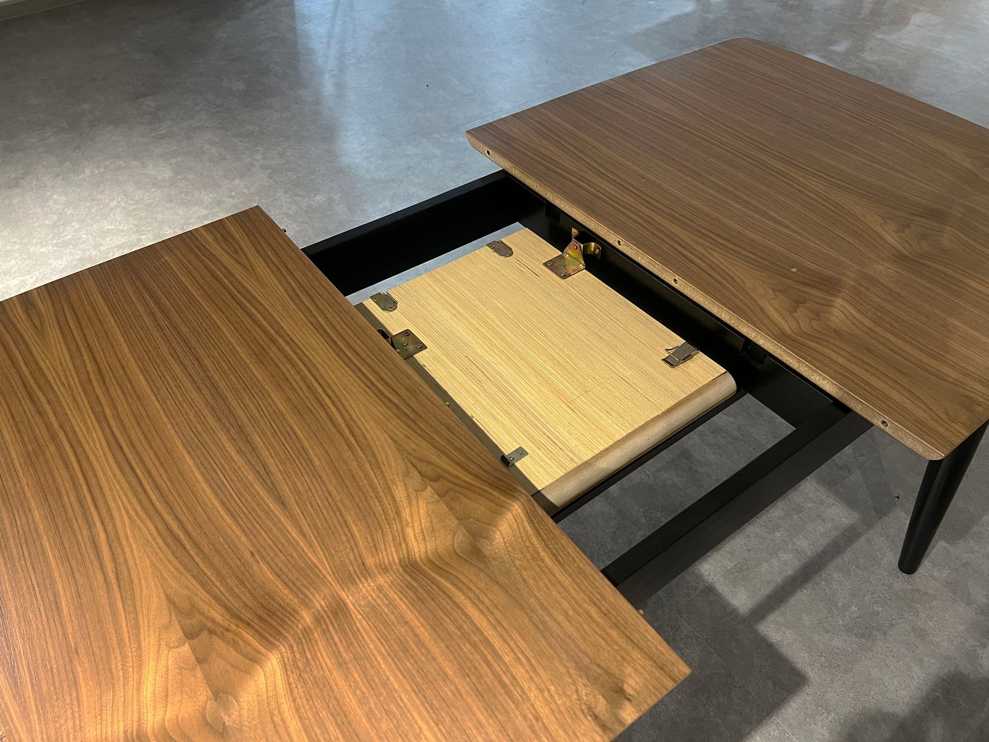 Lanae - Dining Table (Extension Bufferfly Leaf) - Natural / Black - Best Buy Furniture