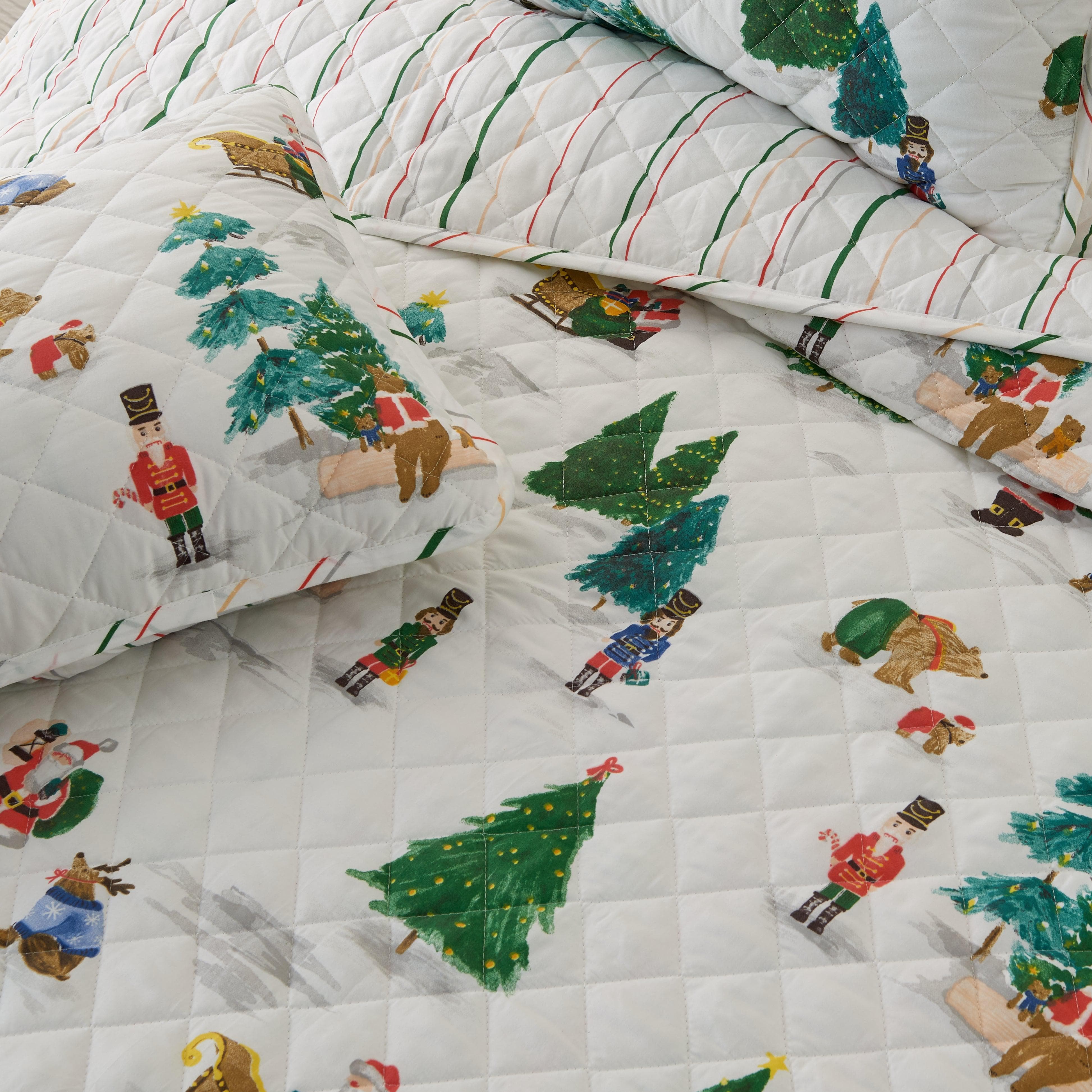 3 Piece Christmas Quilt - Mittens Collection - Best Buy Furniture