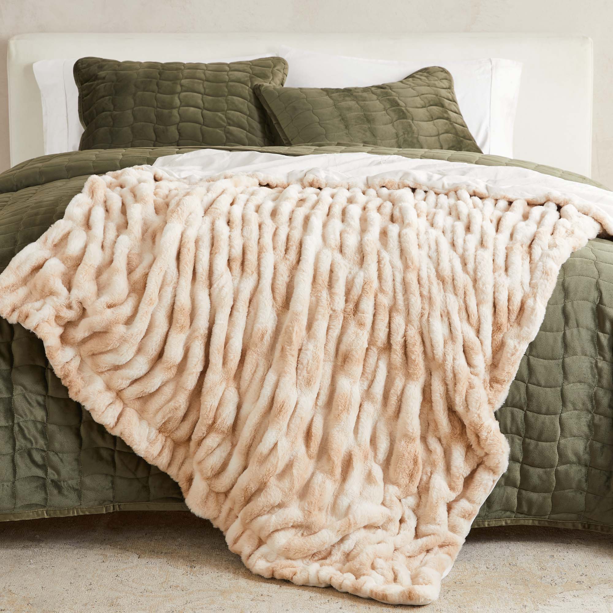 Ruched Faux Fur Throw Blanket - Alondra Collection - Best Buy Furniture