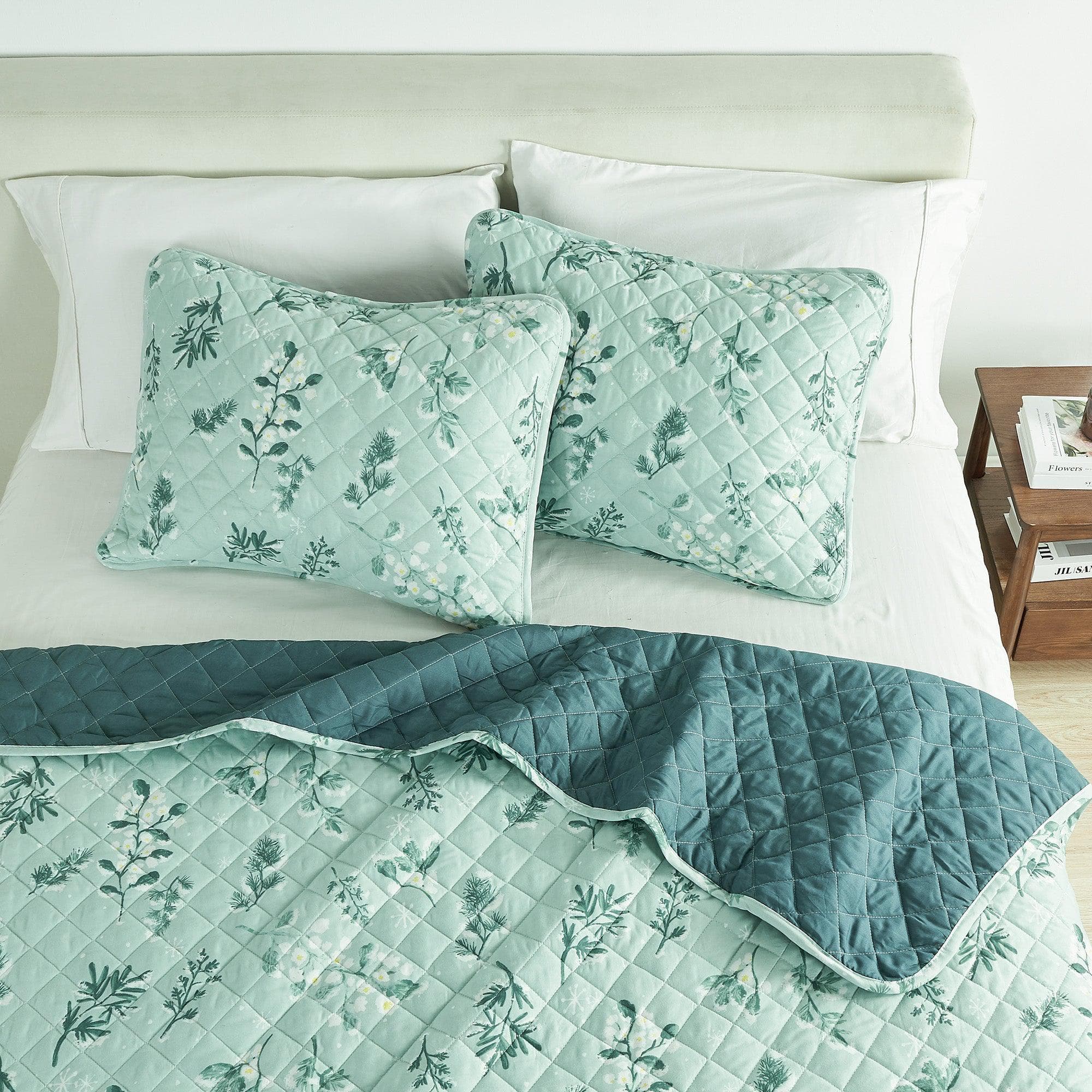 Snowy Botanical Quilt Set - Mariela Collection - Best Buy Furniture