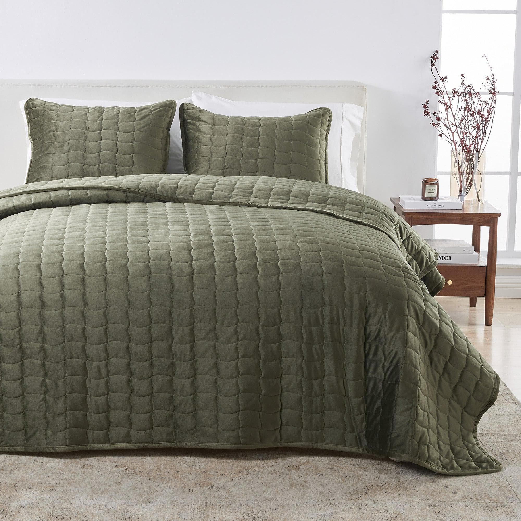 Velvet Box-Stitched Quilt Set - Vivica Collection - Best Buy Furniture