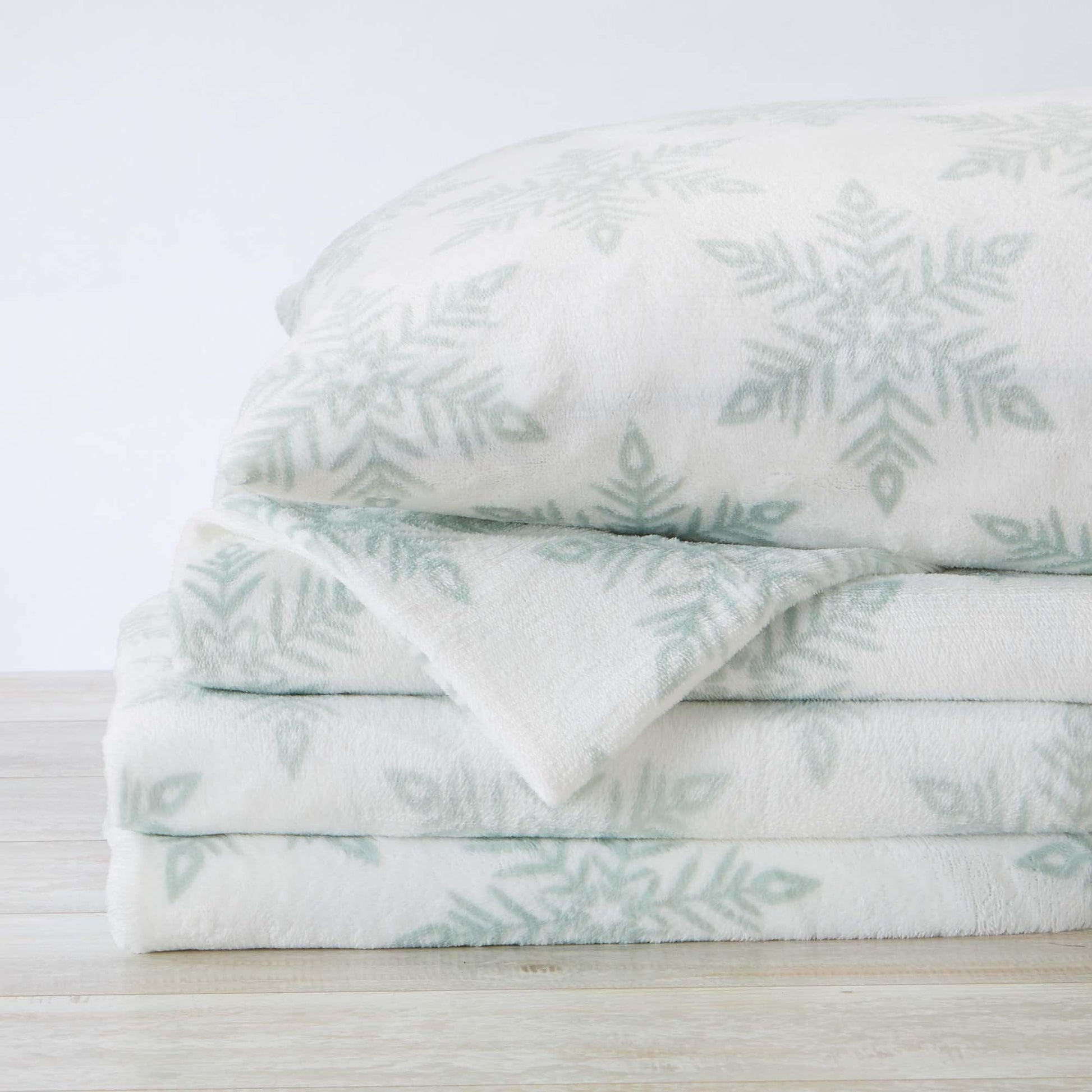 4-Piece Printed Plush Sheet - Velvet Luxe Collection - Best Buy Furniture