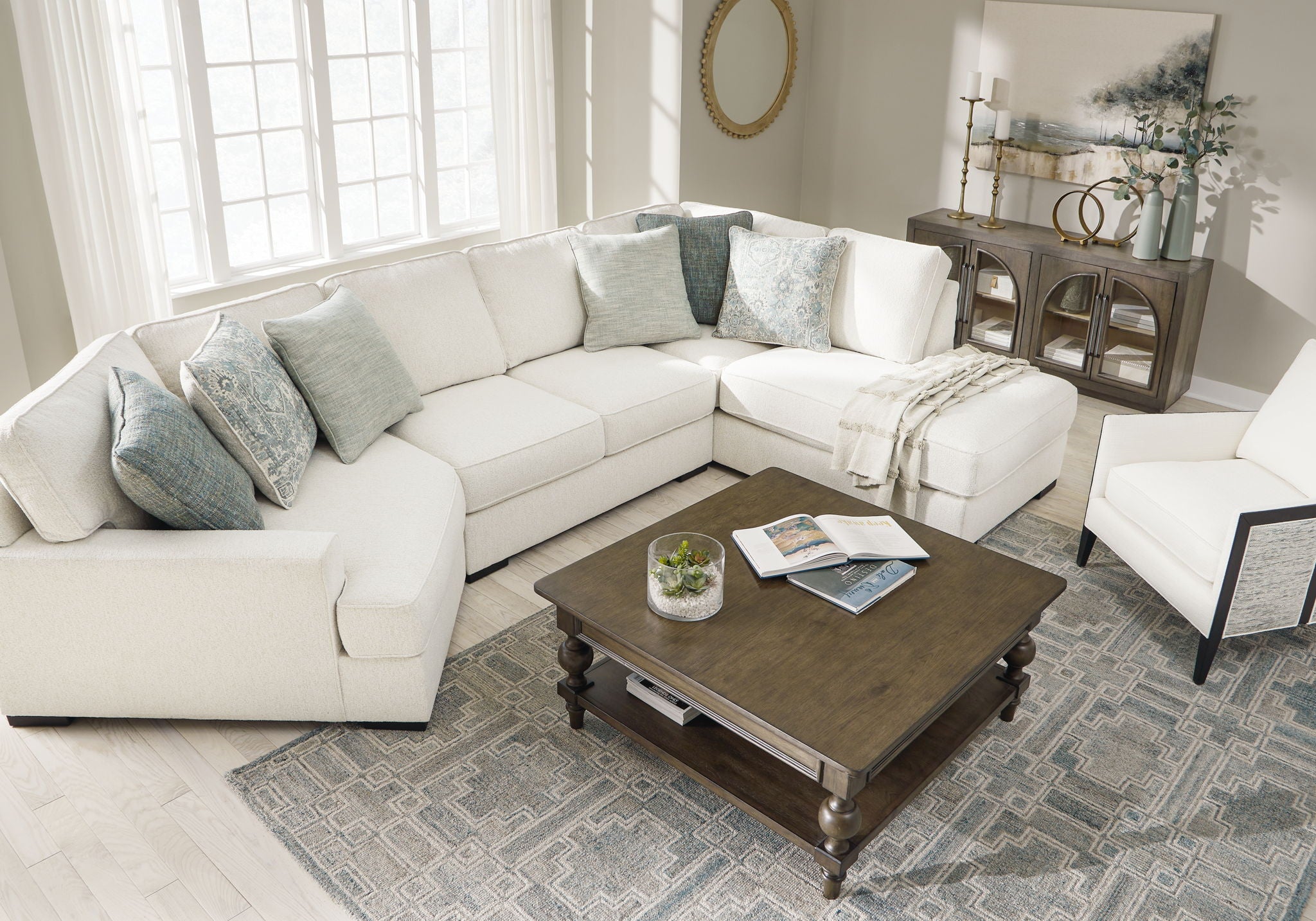 Flynndale - 3-Piece Sectional With Raf Corner Chaise - Marble