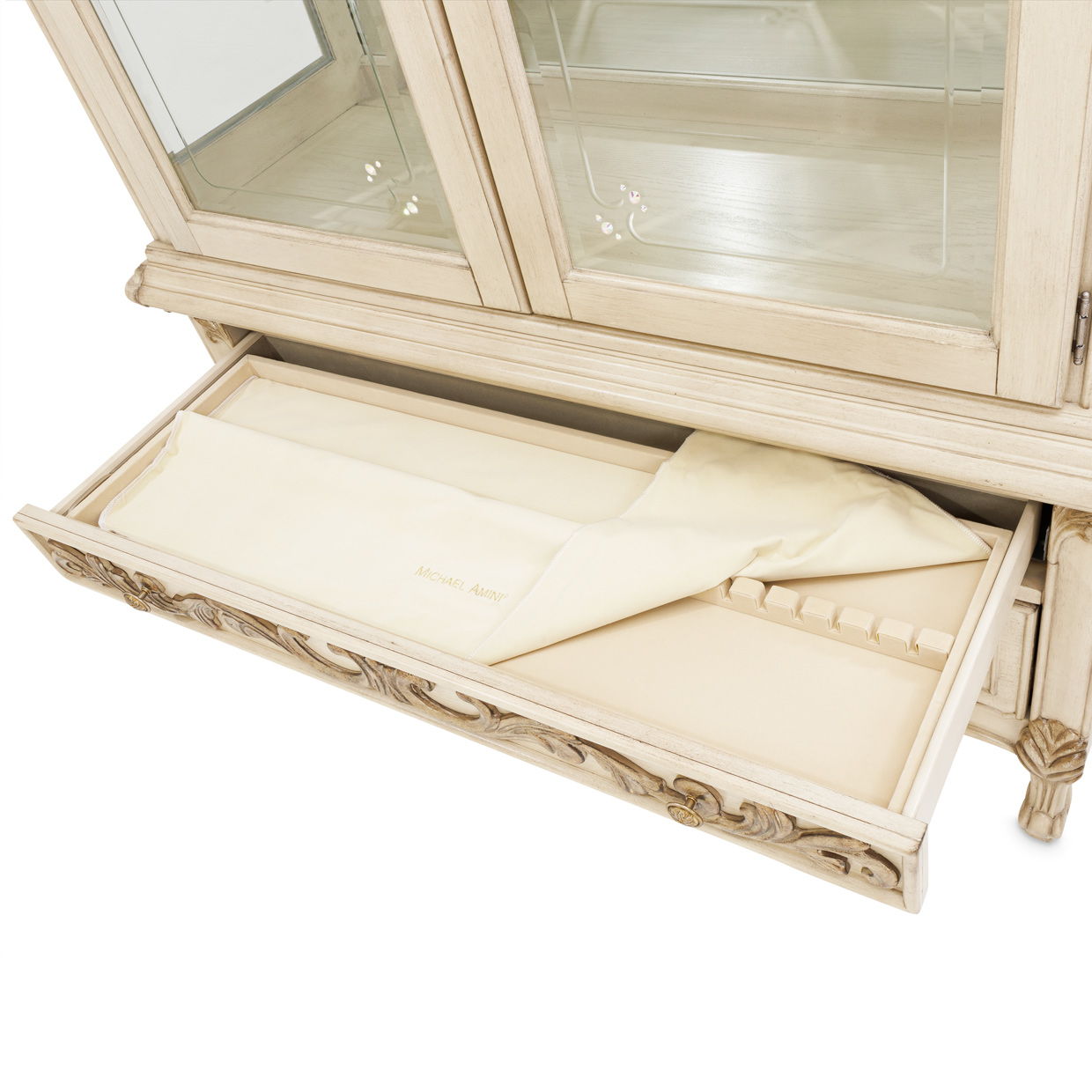 Platine de Royale - Curio Cabinet - Champagne