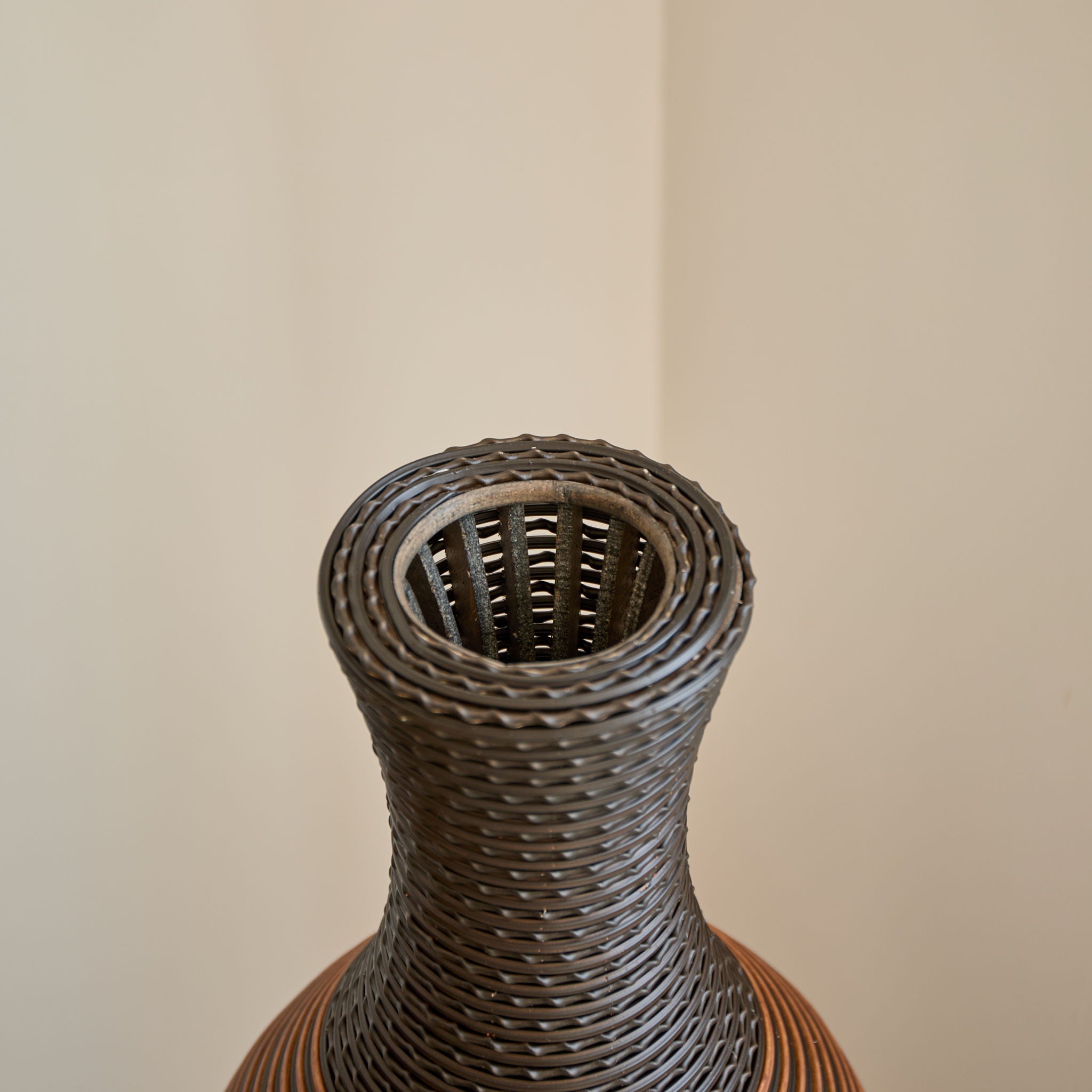 Tall Standing Designer Floor Vases With Elegant 2 Tone Finishes Ideal For Decorating Living Rooms, Bedrooms, Entryways Perfect For Decorating Your Home - Black / Gray