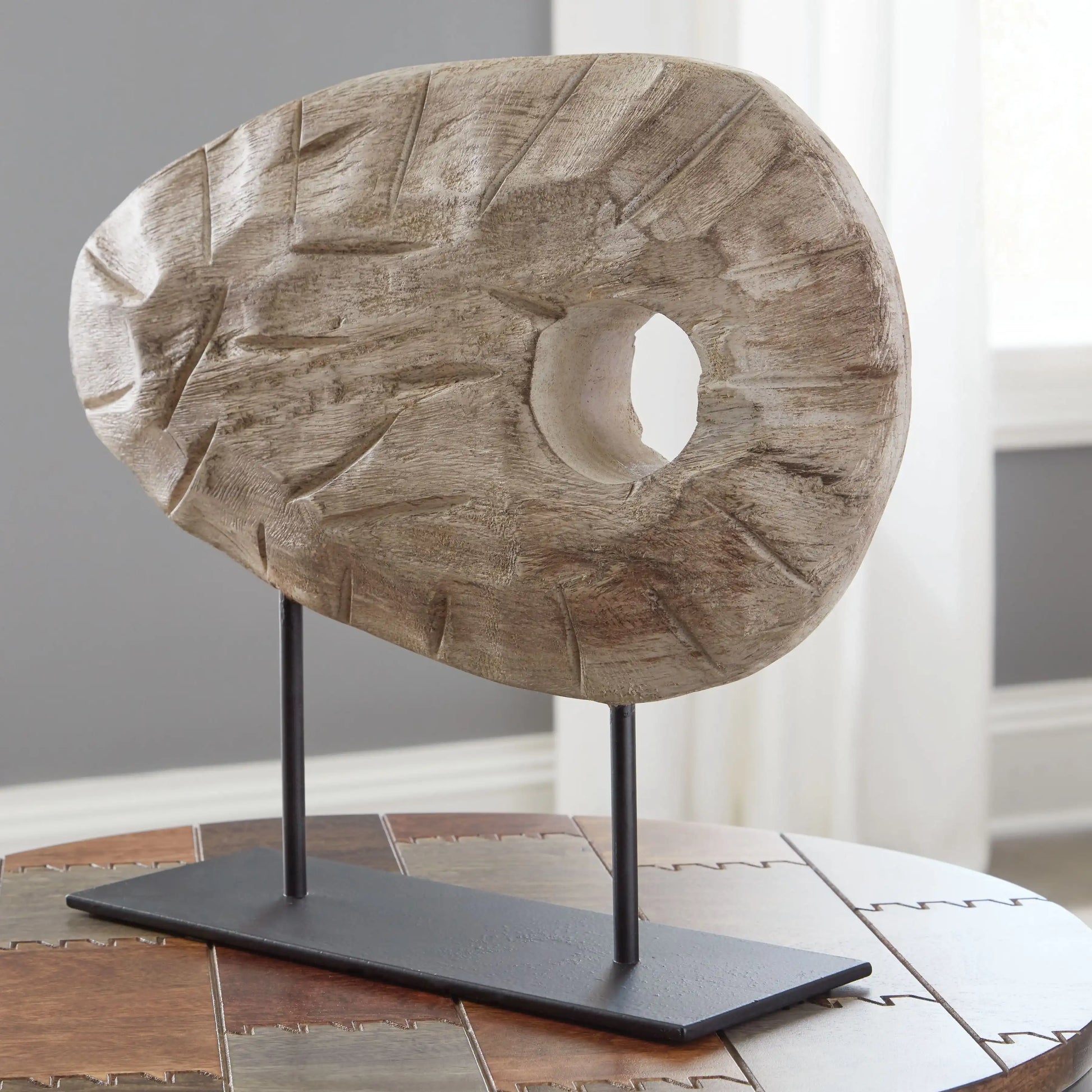 Dashburn - Sculpture - Antique White / Black - Best Buy Furniture