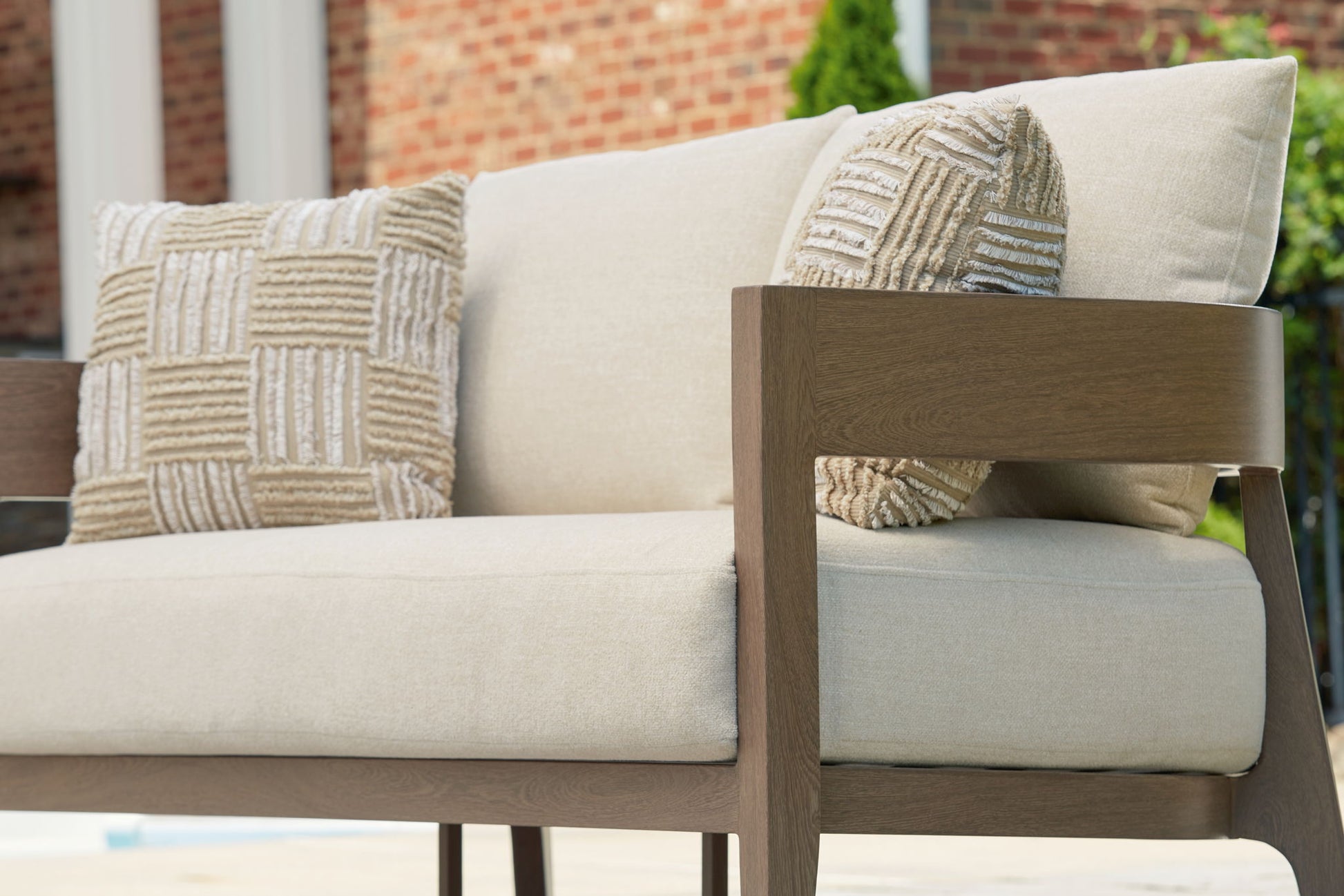 Serene Bay - Loveseat With Cushion - Dark Brown / White - Best Buy Furniture