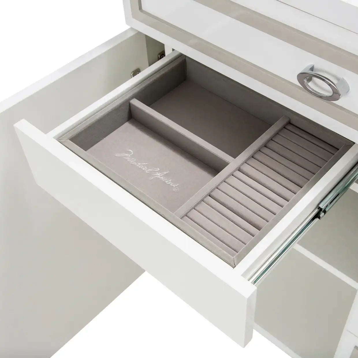 Sky Tower - Dresser