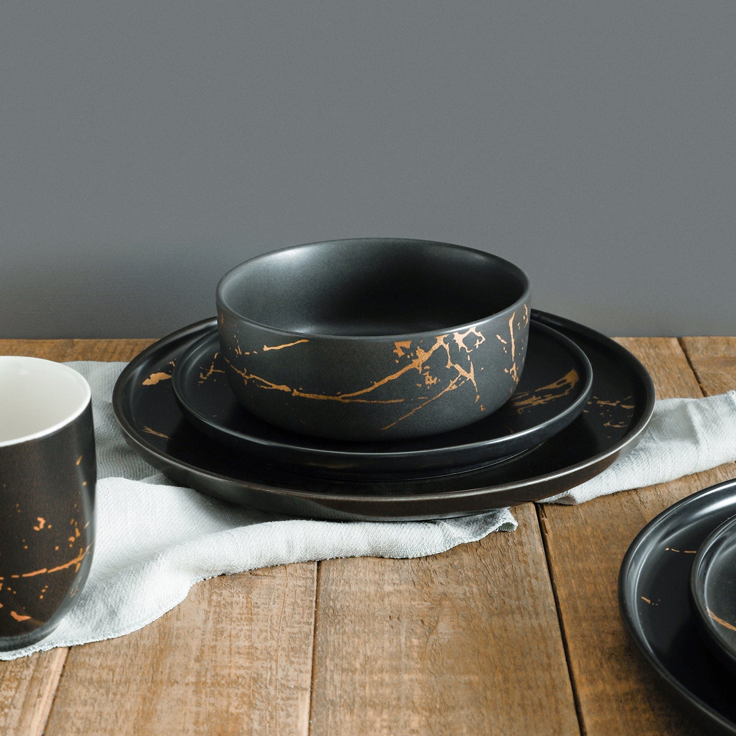 Zora Porcelain Dinnerware Set - Black