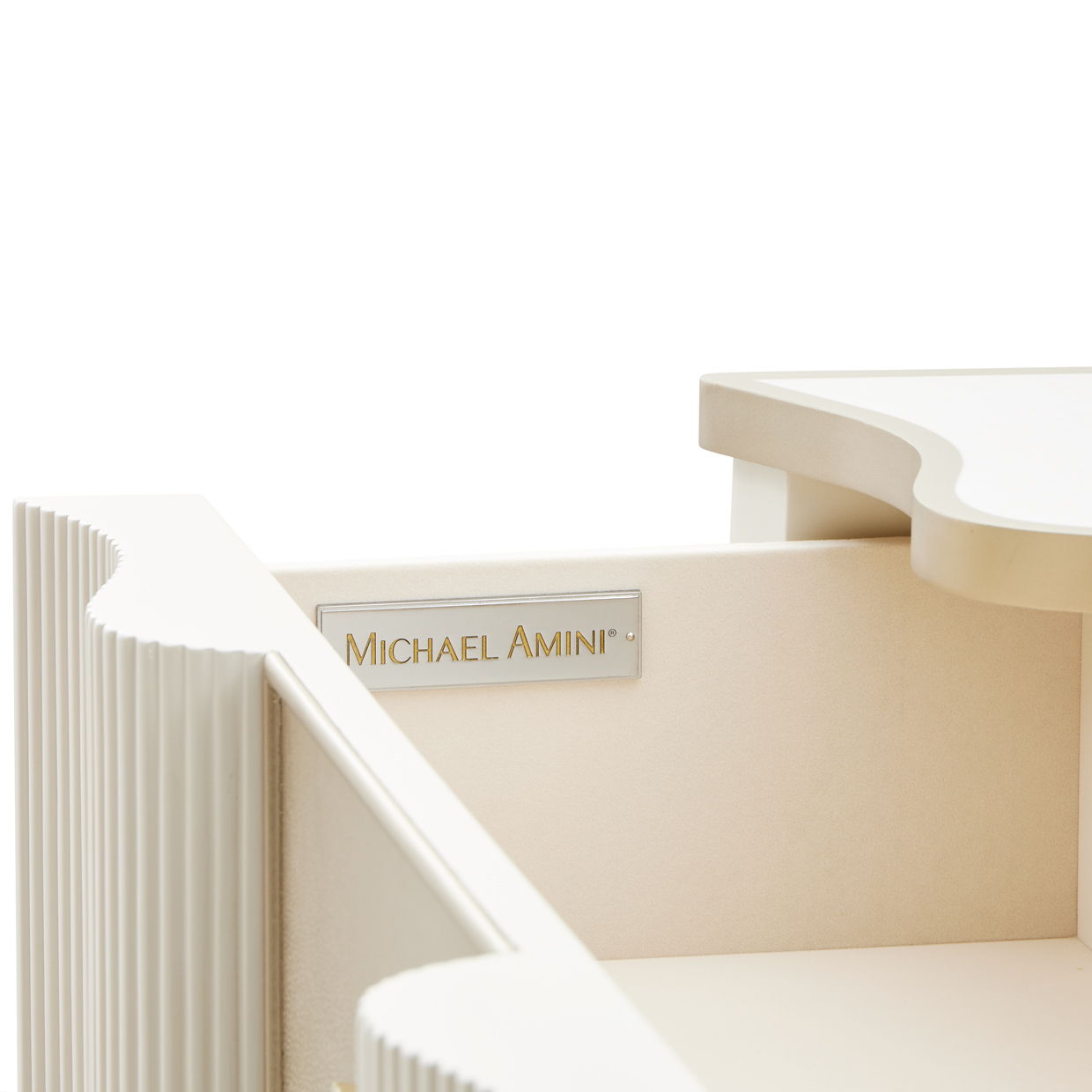 La Marisia - 5-Drawer Chest - Creamy Pearl