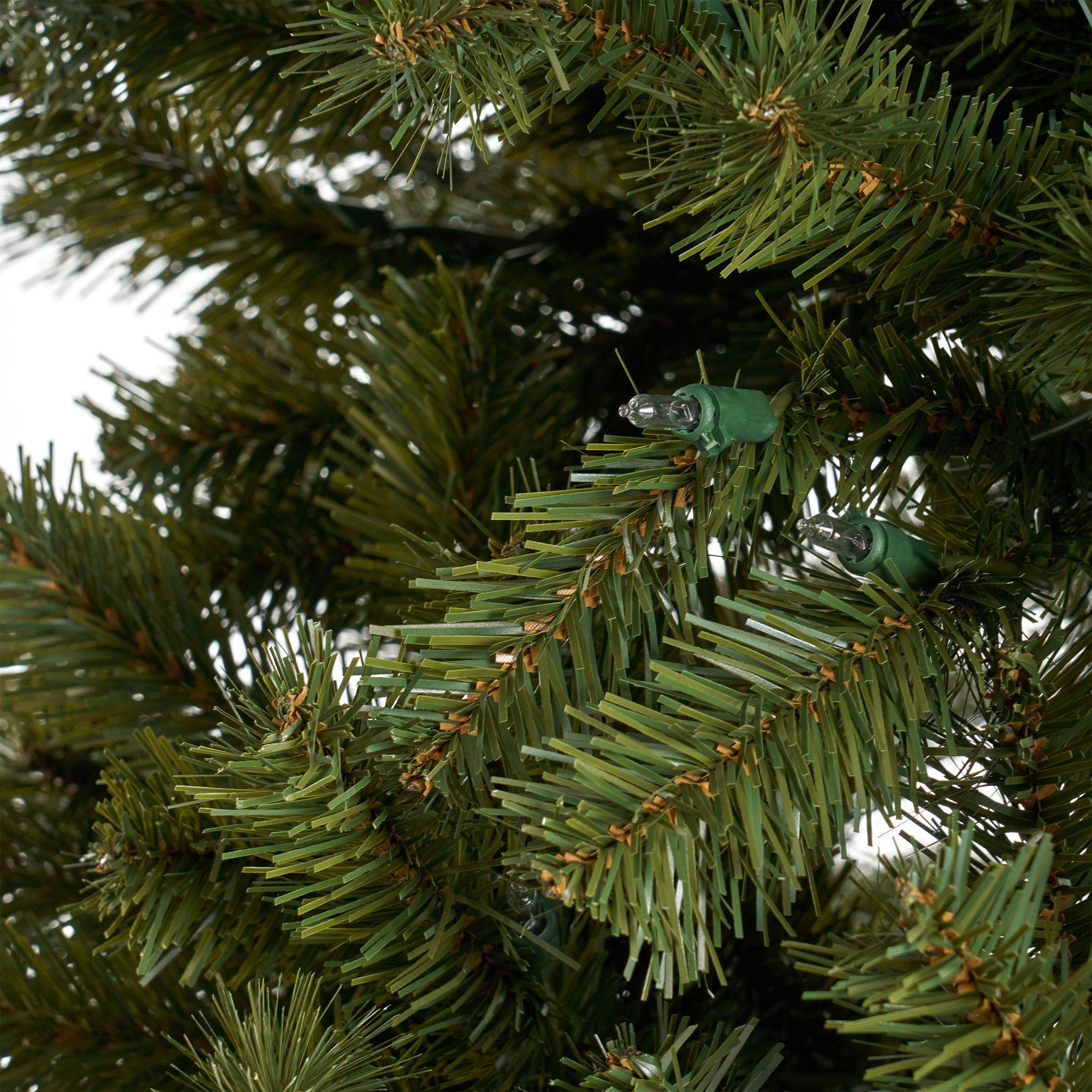 Noble - 7' Hinged Christmas Tree With 500 Clear Lights - Green