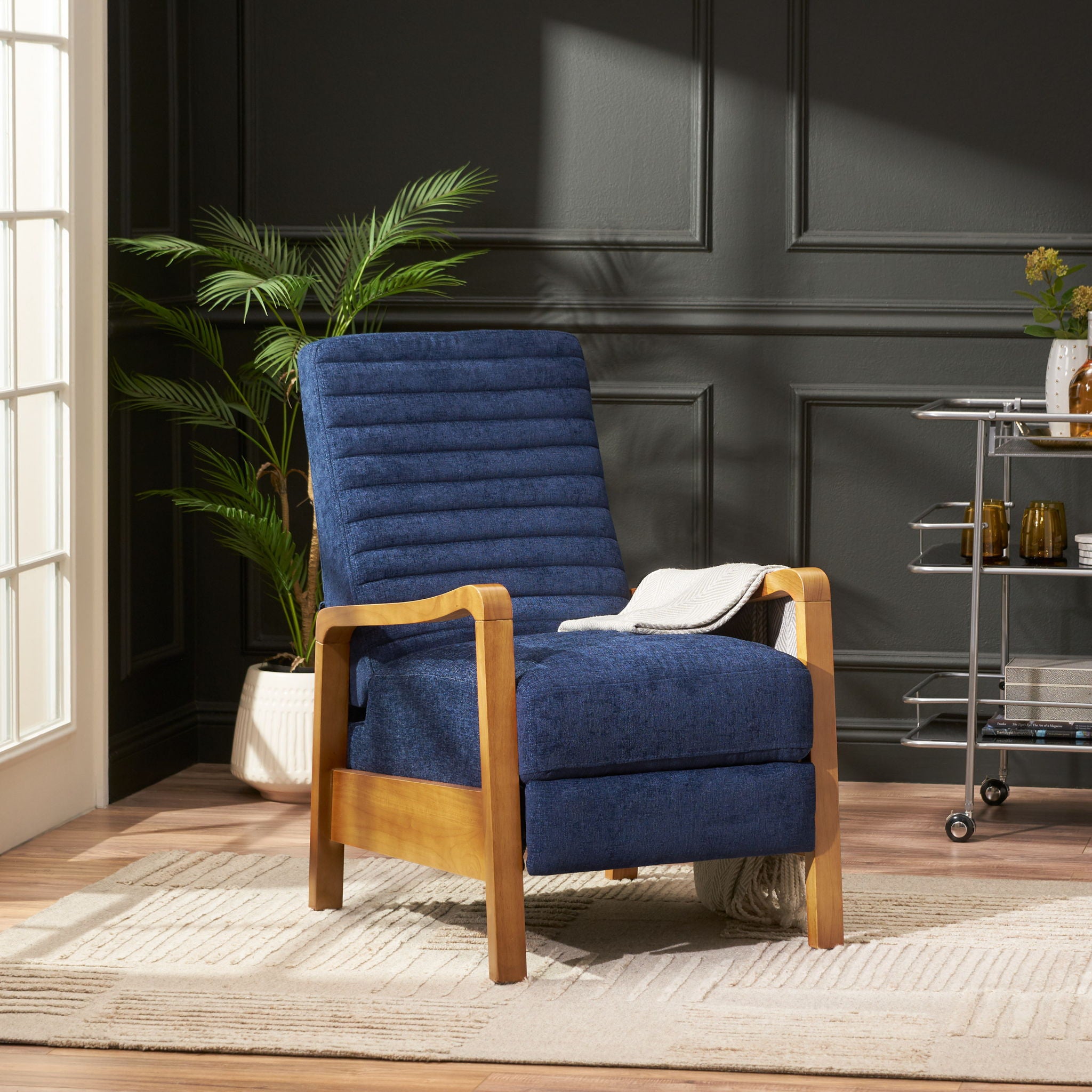 Contemporary Manual Club Recliner