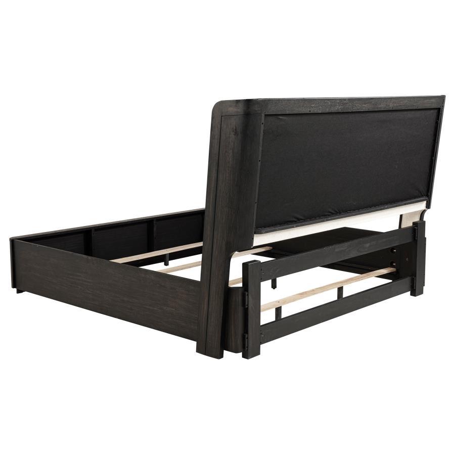 Leandro - Wingback Bed