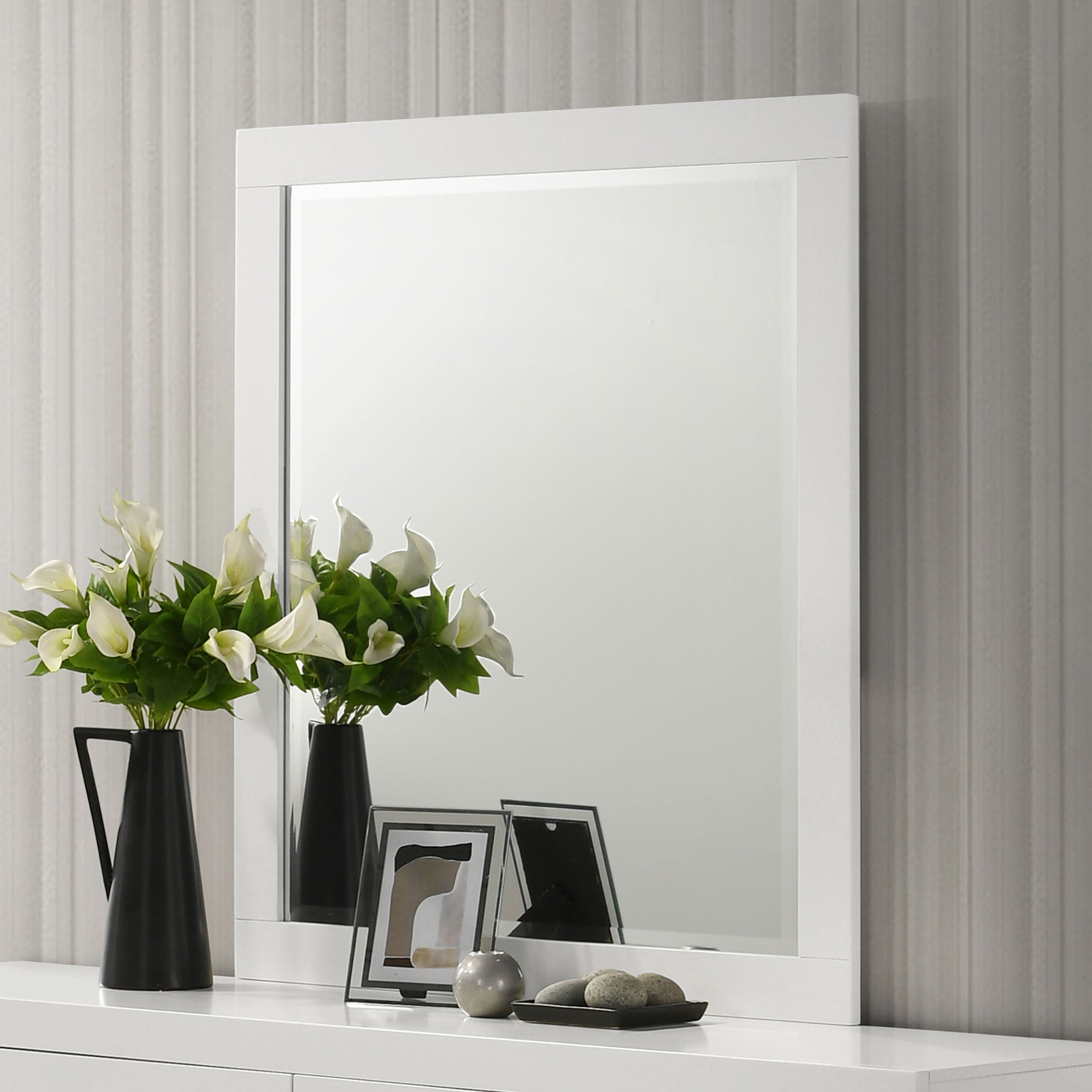 Jessica Dresser Mirror Snow White-CoasterEssence