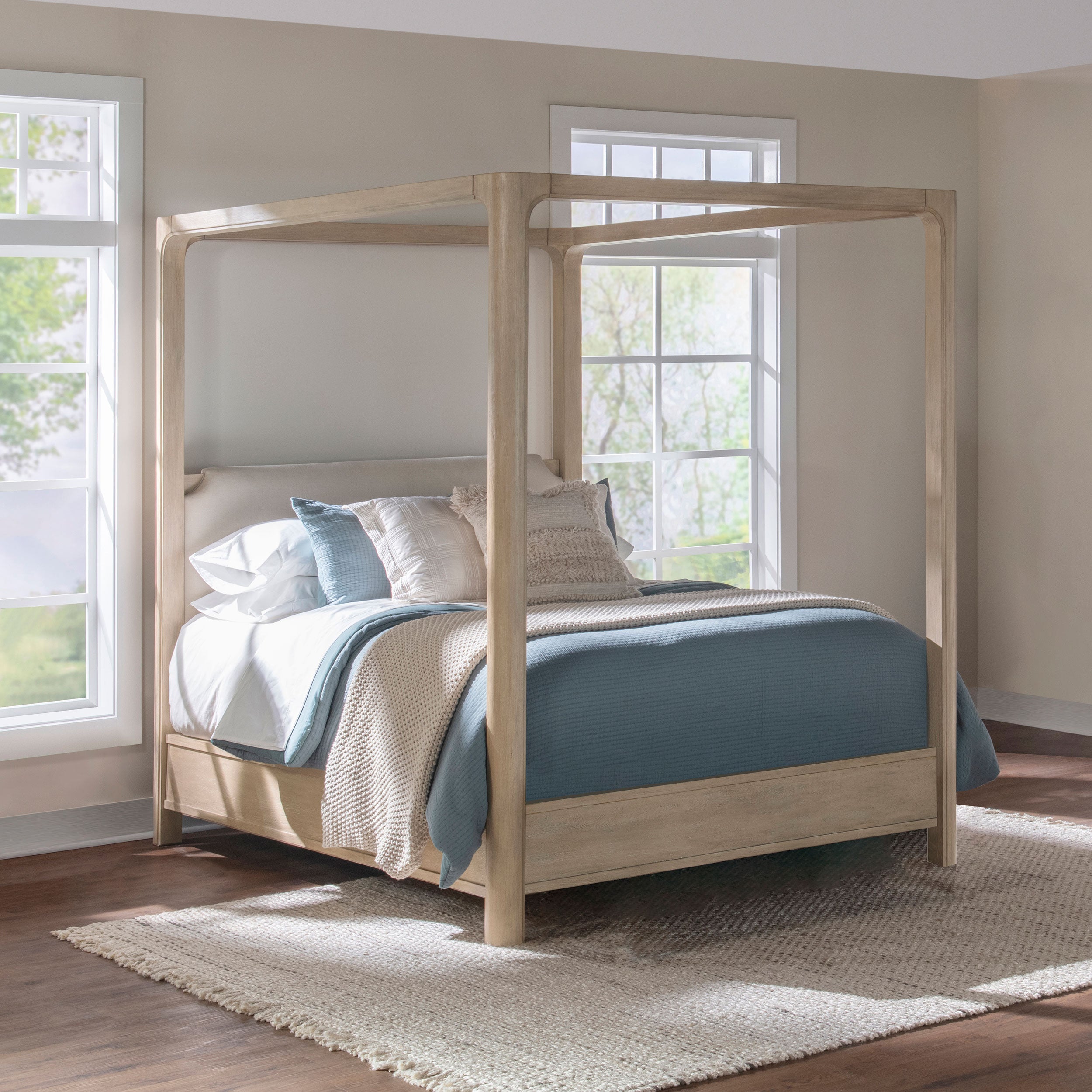 Solano 85-inch Queen Canopy Bed Weathered Mango-