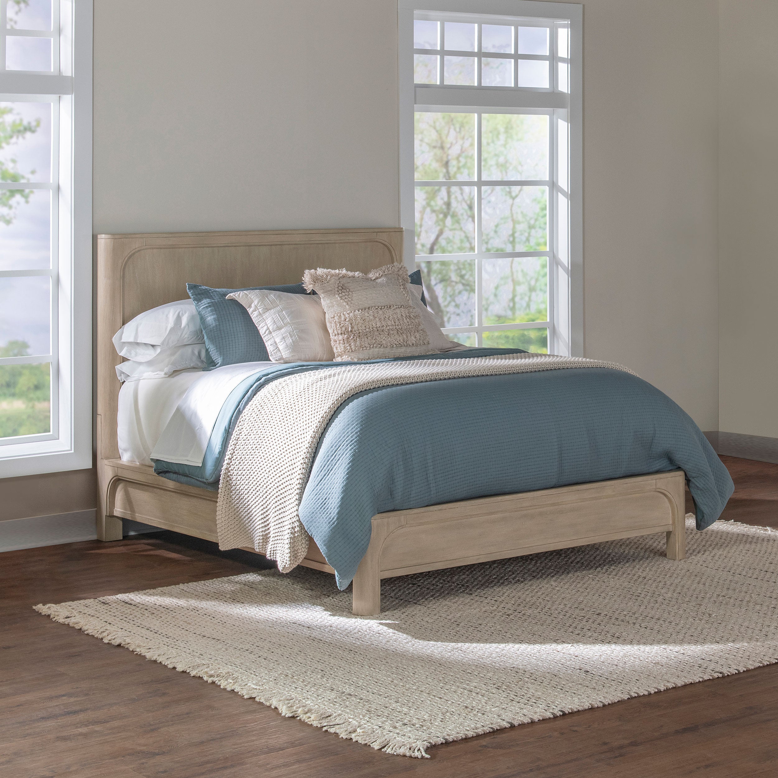 Solano 56-inch Queen Panel Bed Weathered Mango-