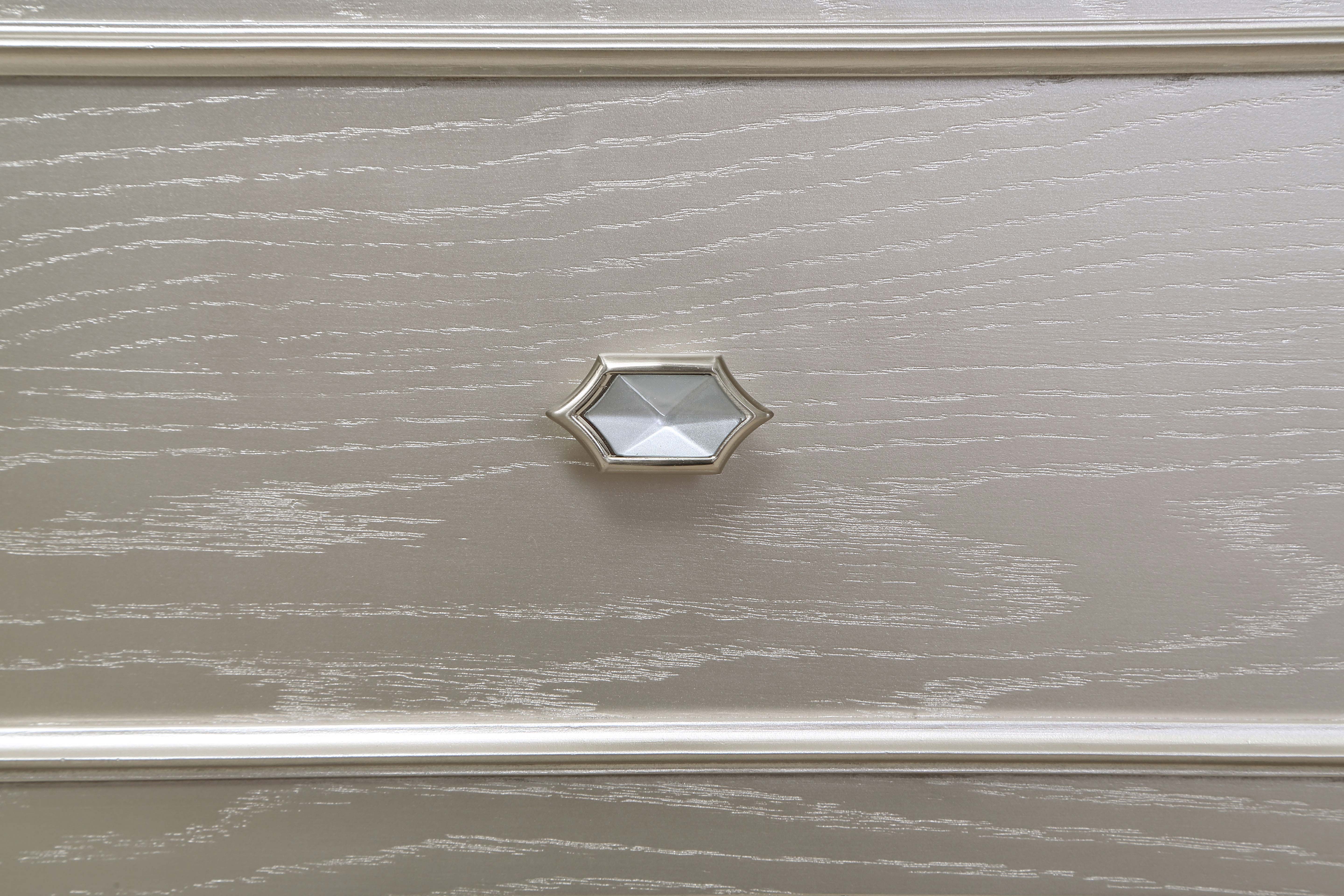 Evangeline 3-drawer Nightstand Silver Oak-CoasterElevations