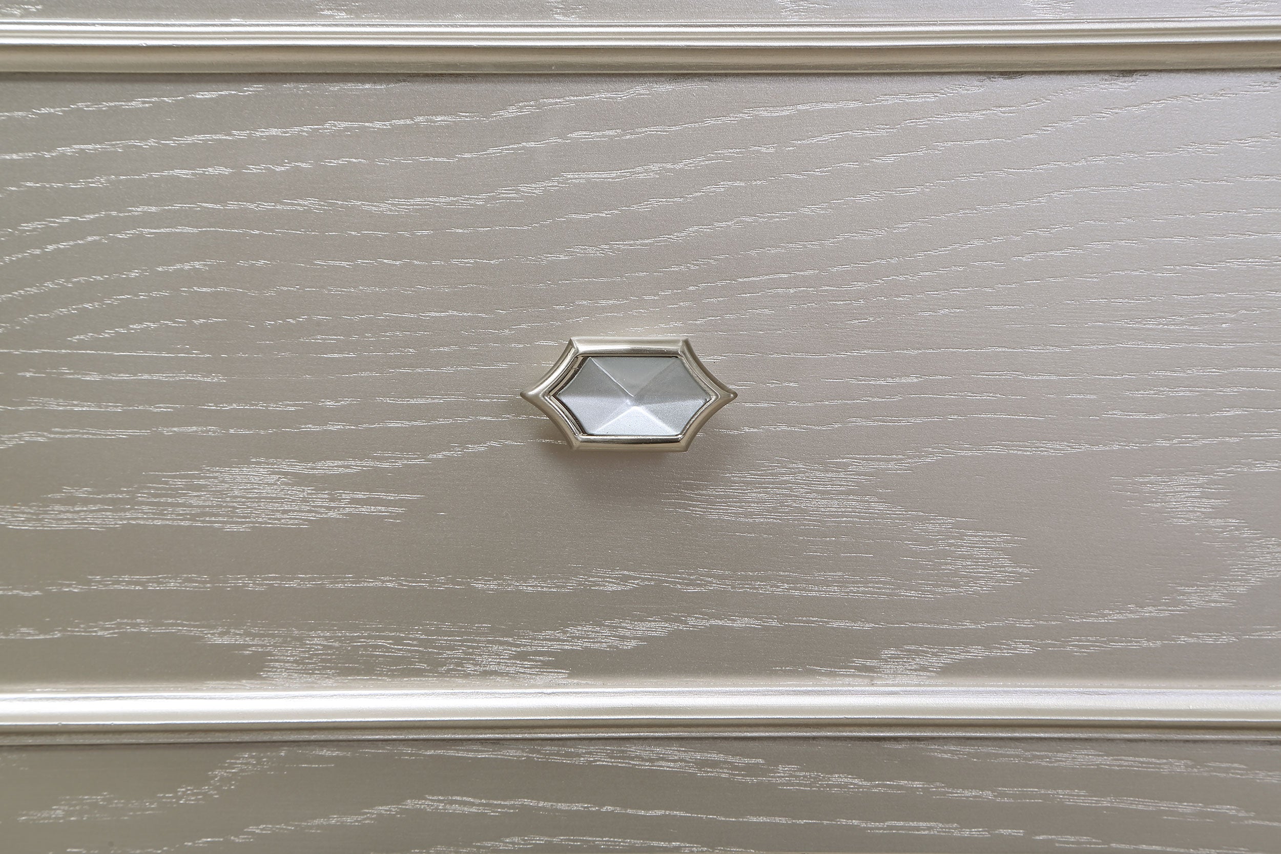 Evangeline 9-drawer Dresser with Mirror Silver Oak-CoasterElevations