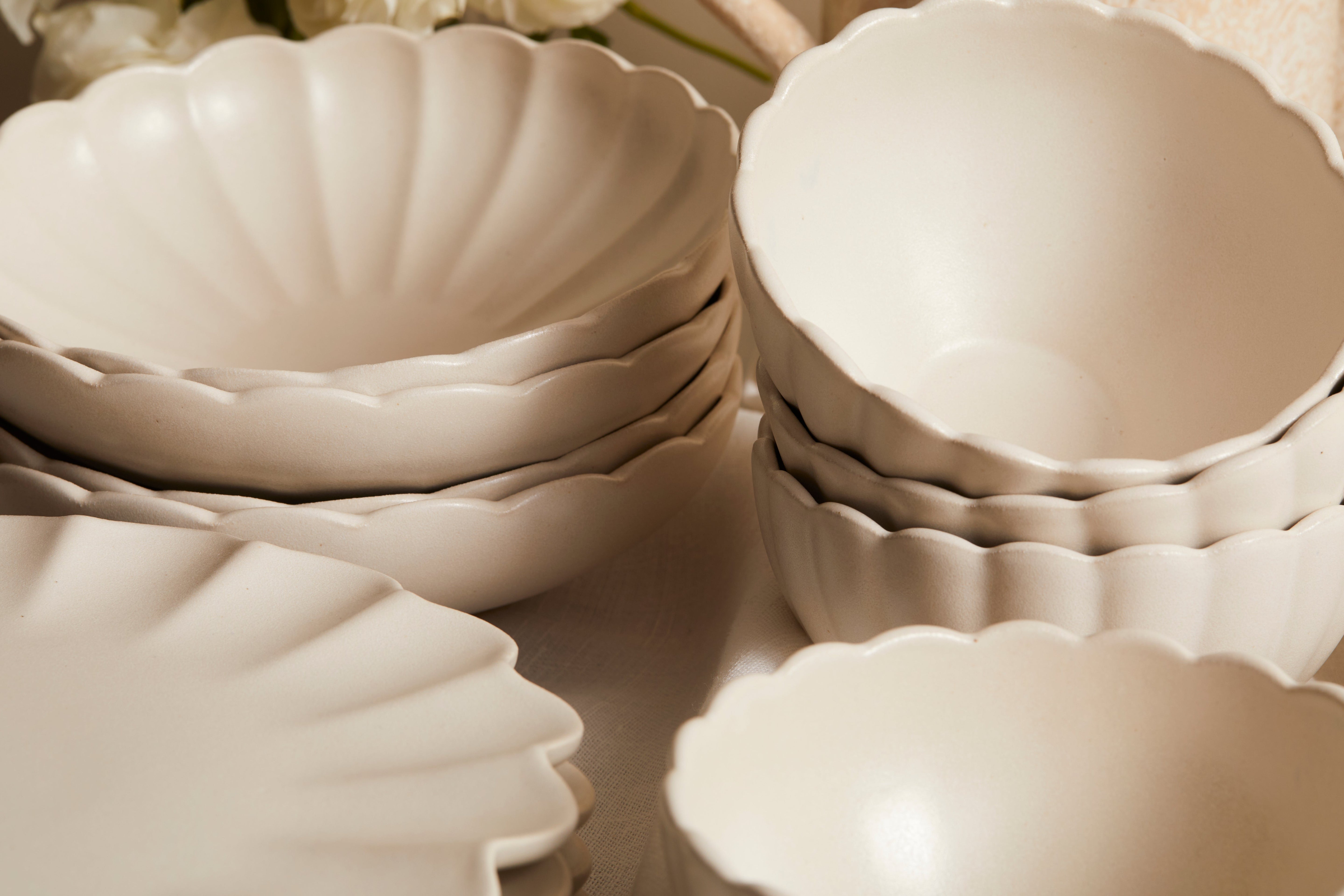 Dhalia Stoneware Dinner Plate - White