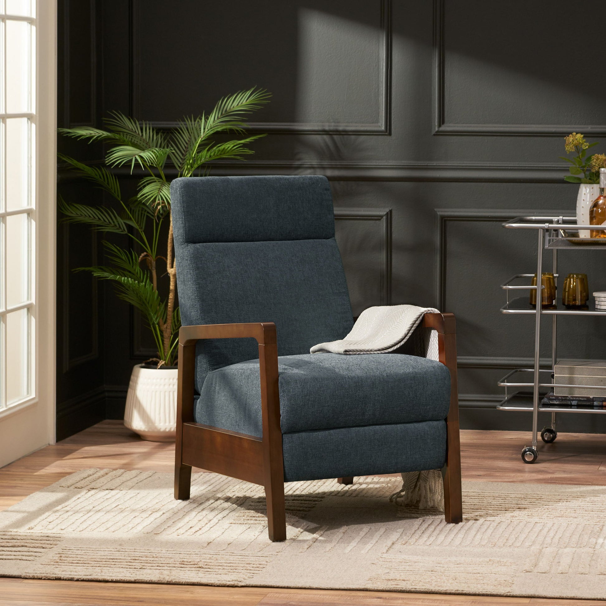 Contemporary Wide Hand Manual Club Recliner - Best Buy Furniture