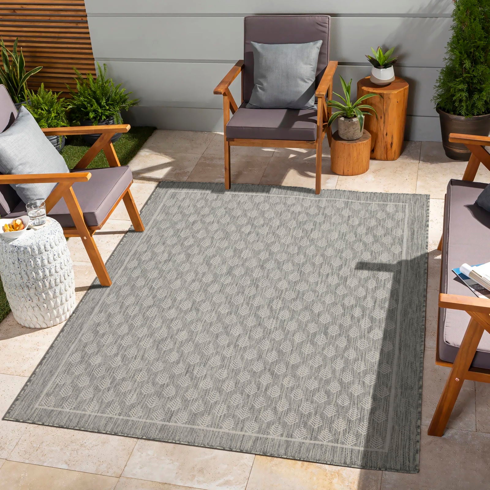 Sunshine - 5'3" X 7'3" Indoor, Outdoor Polypropylene Area Rug - Silver