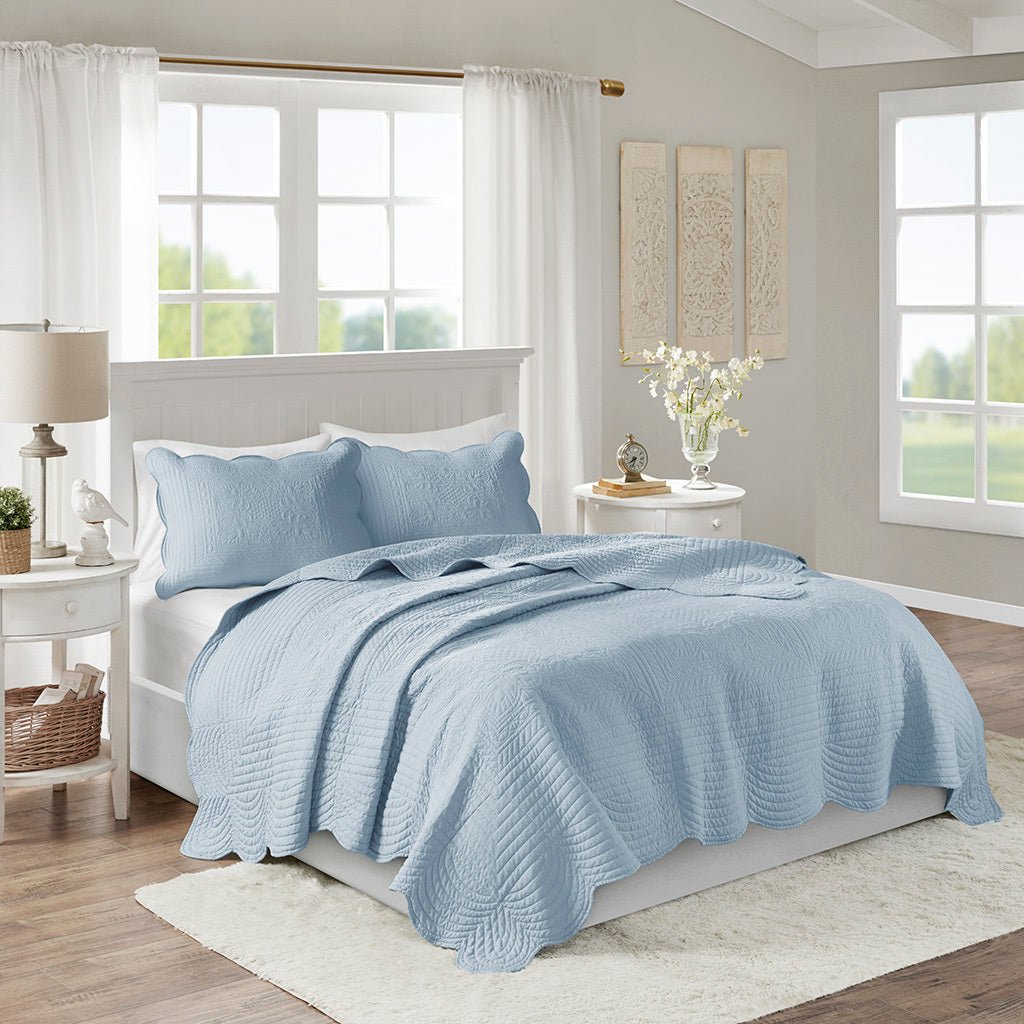 3-piece-reversible-scalloped-edge-quilt-set-queen--blue-Quilts-&-Comforters