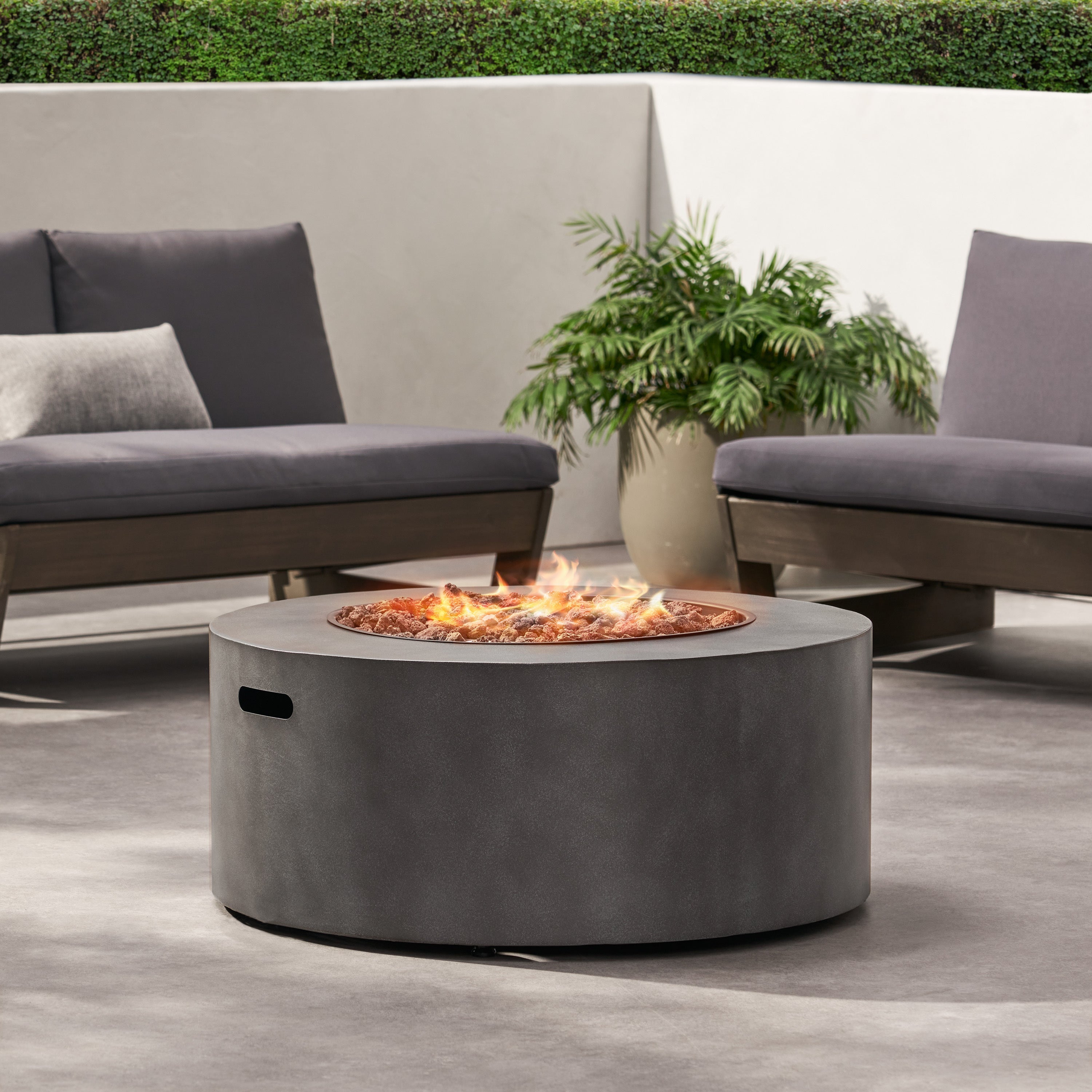 Wellington Round Iron Fire Pit with 40,000 BTU Output in Stone Gray