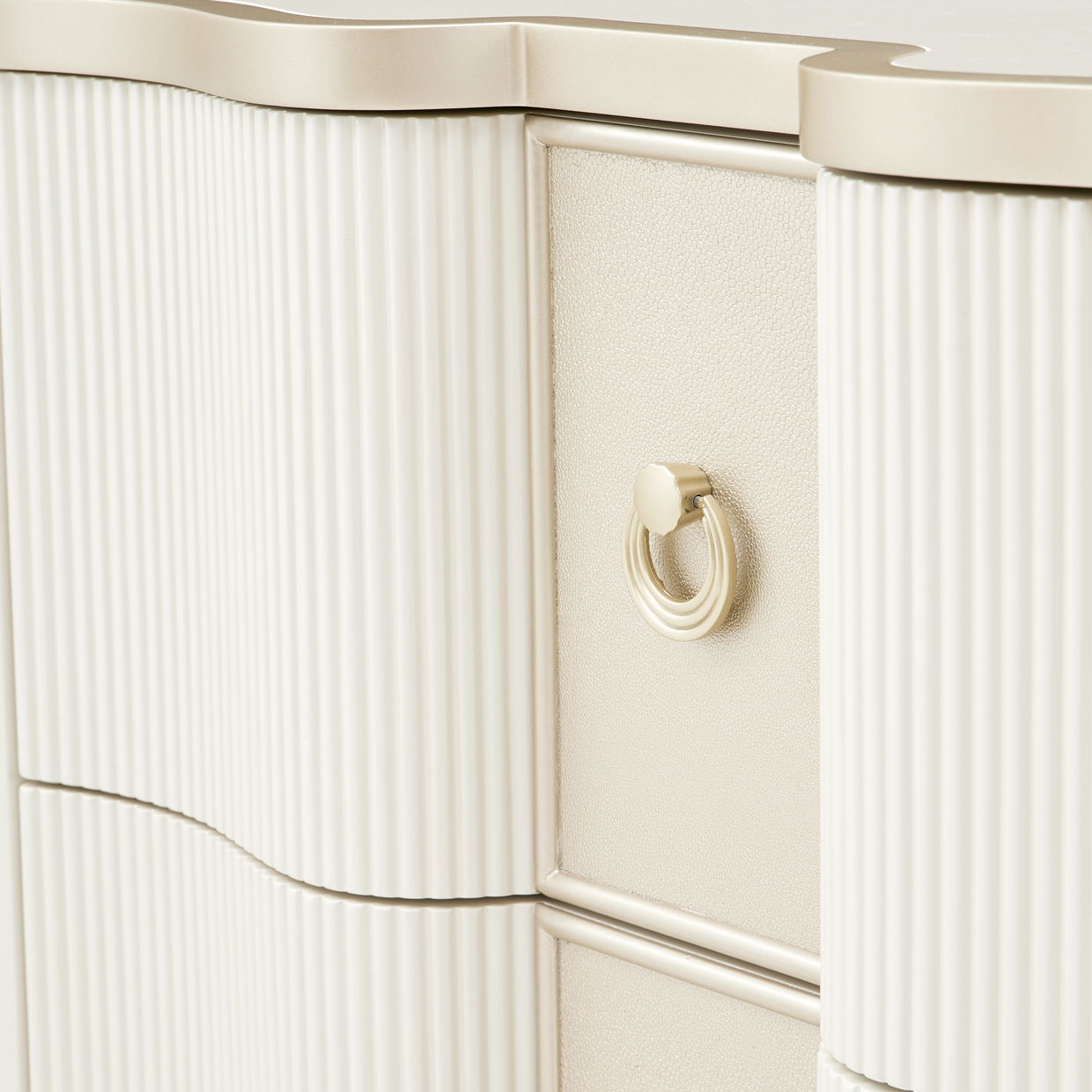 La Marisia - Nightstand - Creamy Pearl