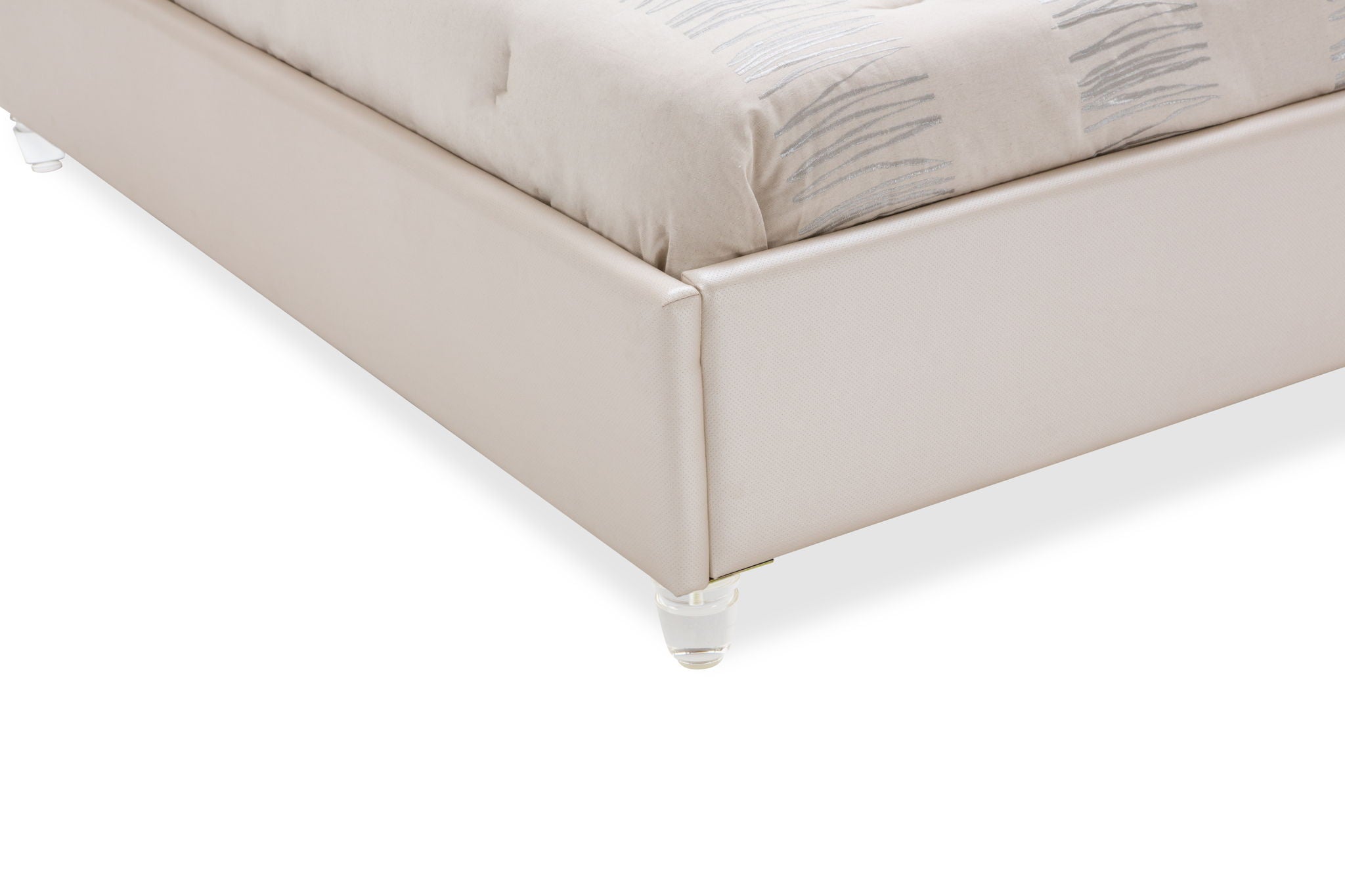 Glimmering Heights - Upholstered Bed