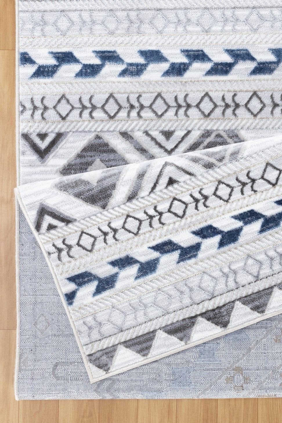 Legacy - 5'3" X 7' Polypropylene Area Rug - Multi / White - Best Buy Furniture